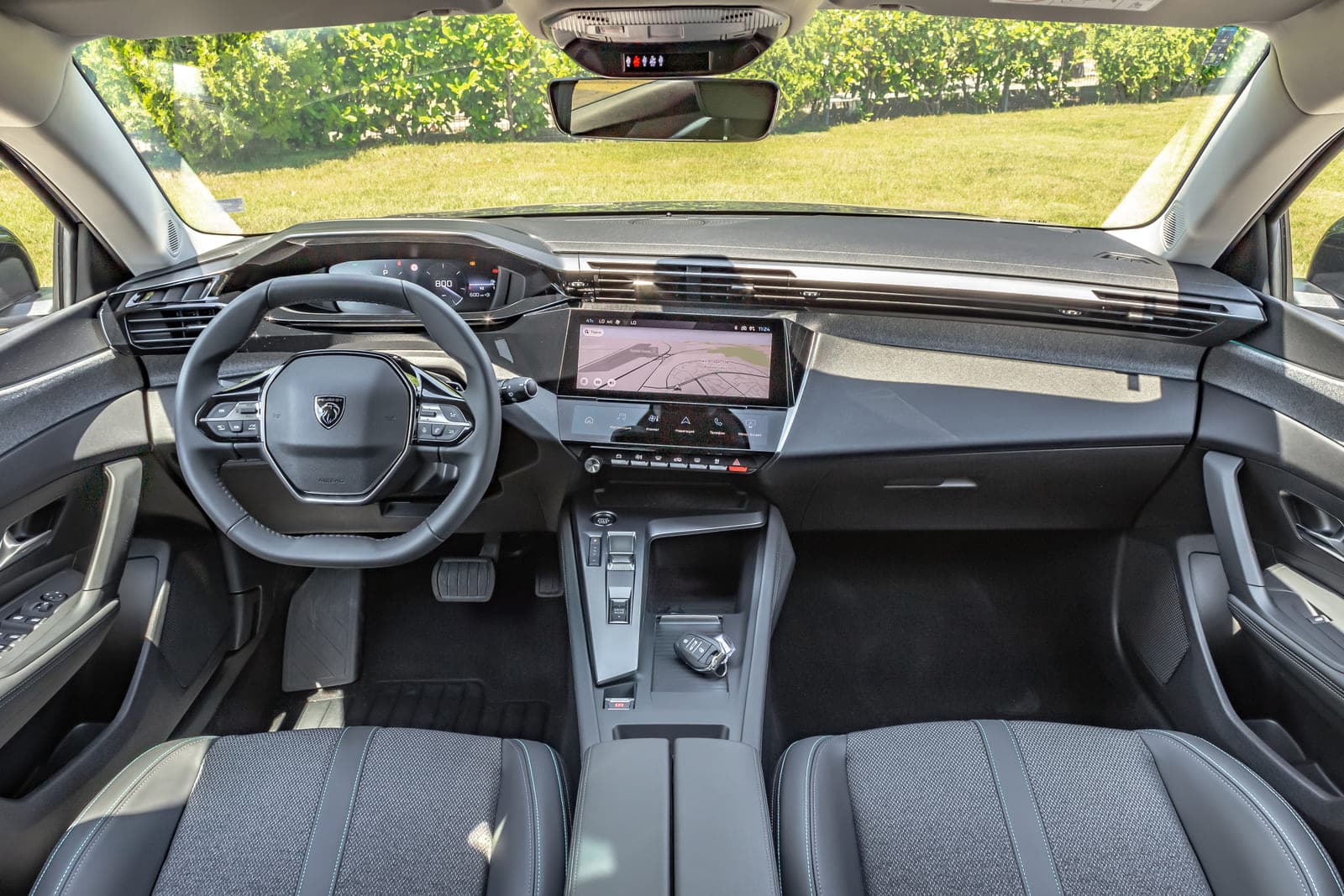 https://topmobility-prod-cms.s3.eu-central-1.amazonaws.com/peugeot_308_interior_f1fea105ec.jpg