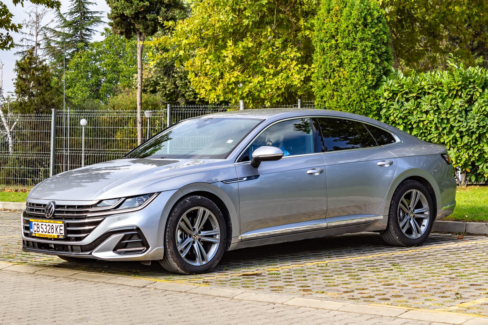 https://topmobility-prod-cms.s3.eu-central-1.amazonaws.com/vw_arteon_sedan_for_rent_43d5ec9da0.jpg