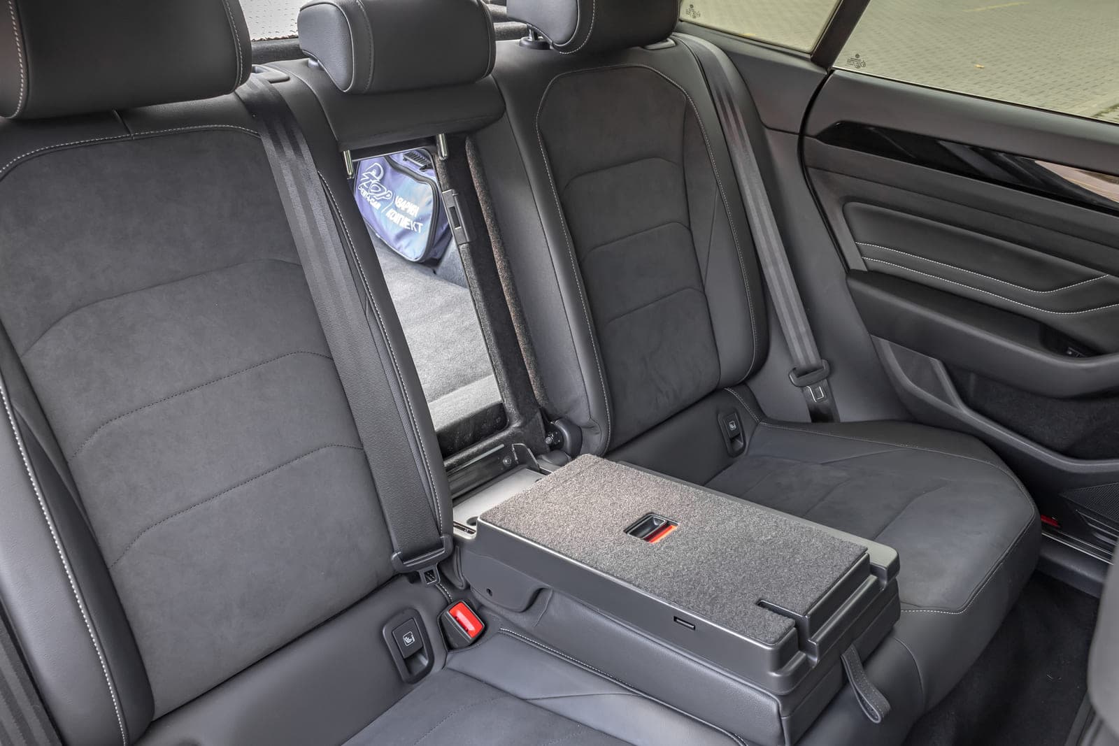 https://topmobility-prod-cms.s3.eu-central-1.amazonaws.com/vw_arteon_sedan_ski_hatch_ee6a528e0e.jpg