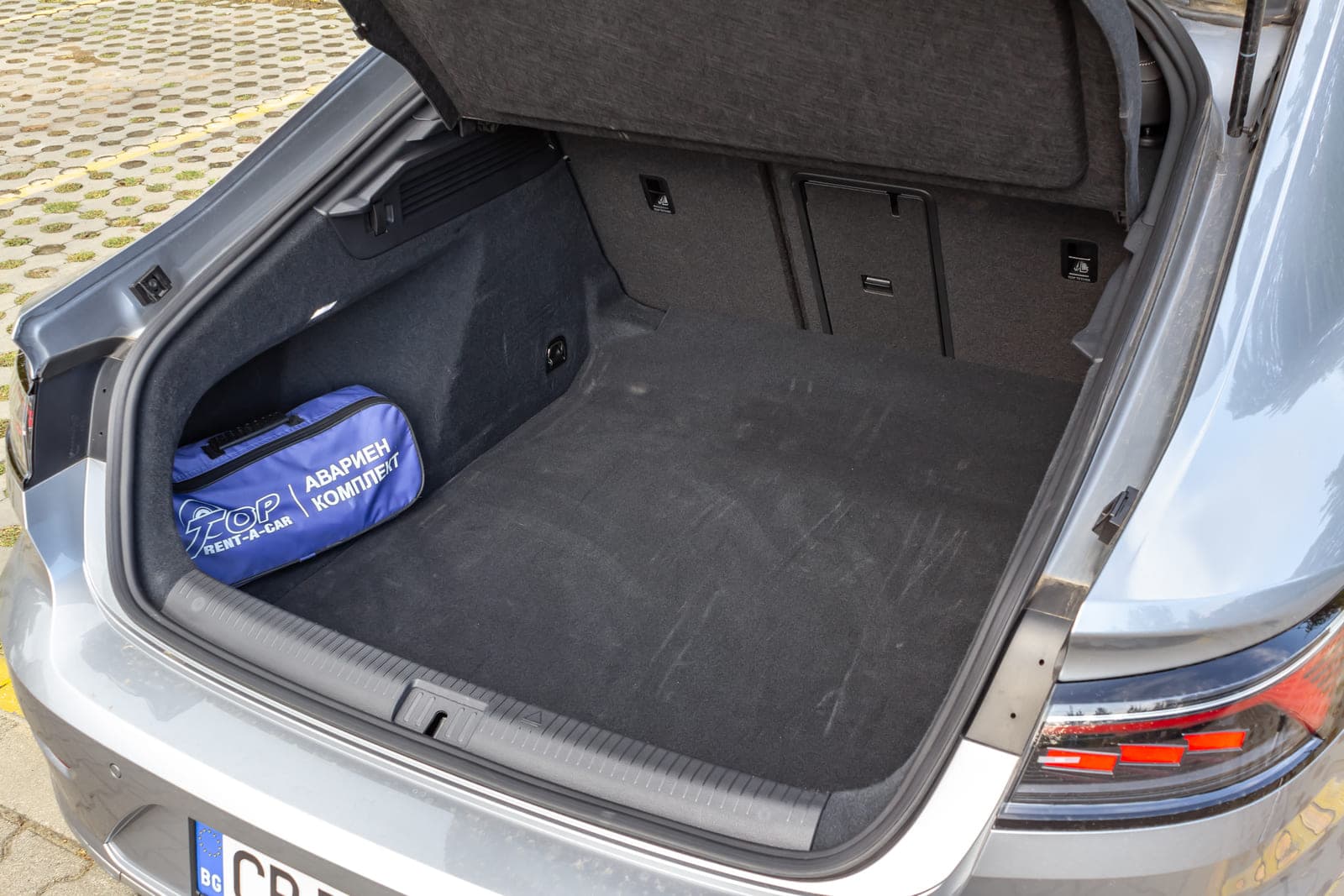 https://topmobility-prod-cms.s3.eu-central-1.amazonaws.com/vw_arteon_sedan_trunk_d0a834f294.jpg