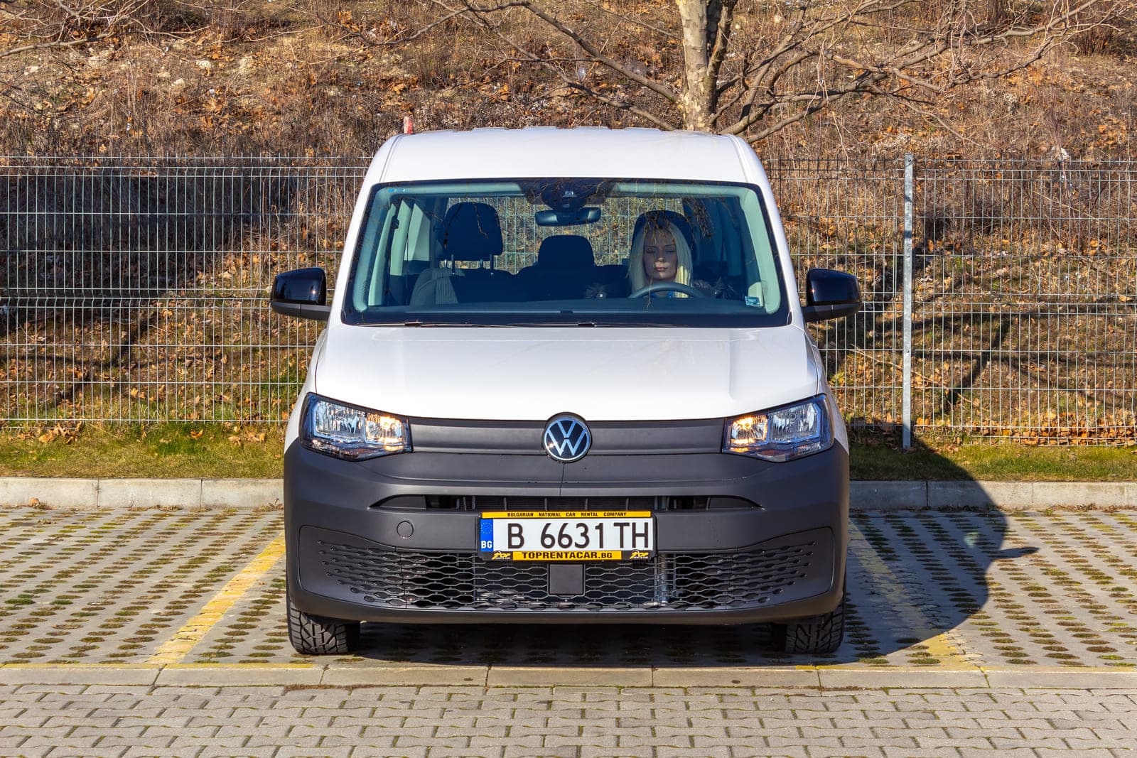 https://topmobility-prod-cms.s3.eu-central-1.amazonaws.com/vw_caddy_front_view_4062ce6f8e.jpg