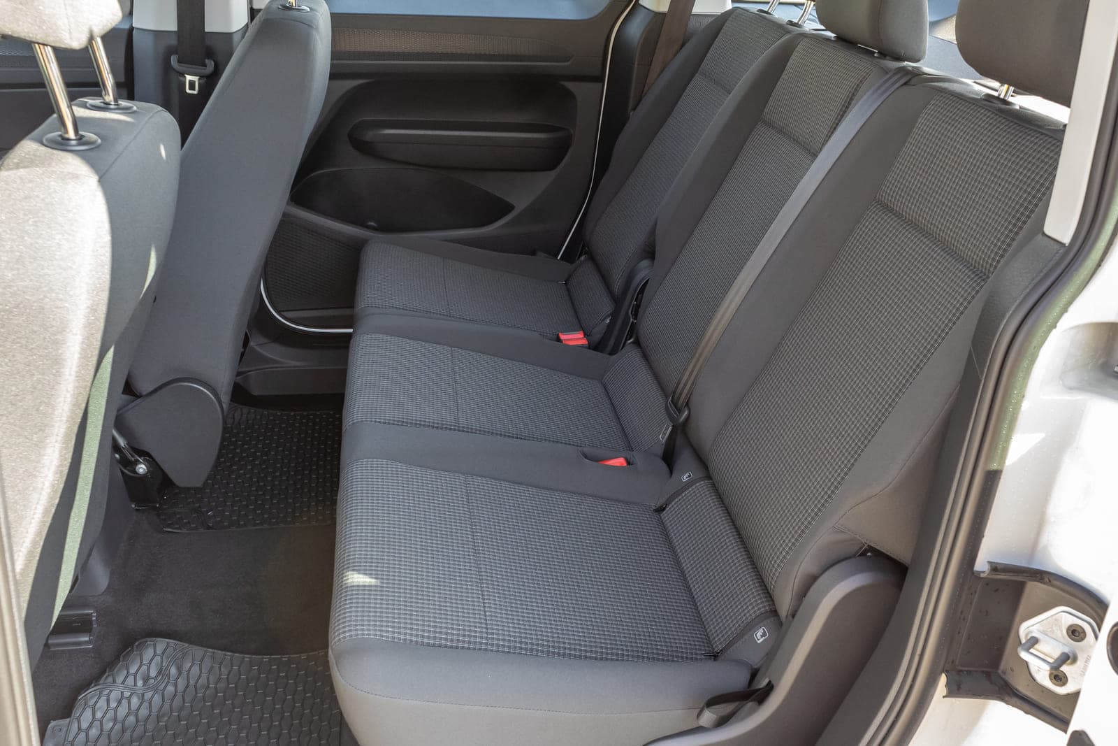 https://topmobility-prod-cms.s3.eu-central-1.amazonaws.com/vw_caddy_rear_seats_7b5fe6e08e.jpg