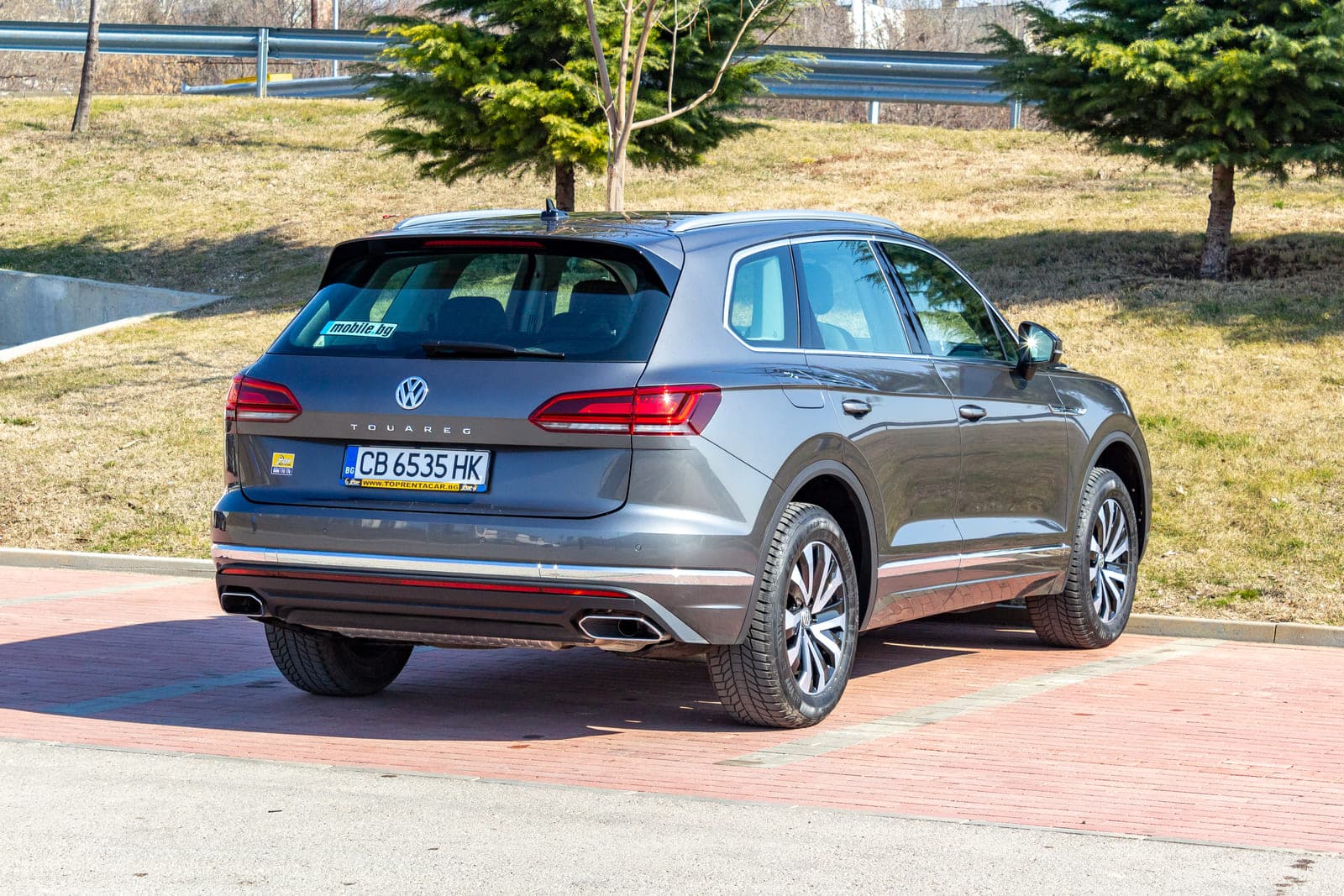 https://topmobility-prod-cms.s3.eu-central-1.amazonaws.com/vw_touareg_car_rental_290b3f152a.jpg