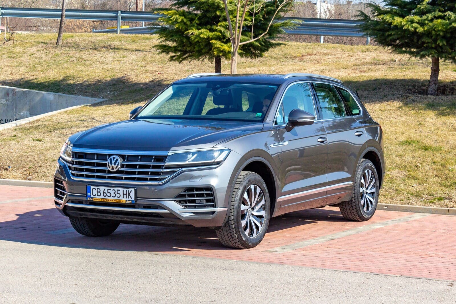 https://topmobility-prod-cms.s3.eu-central-1.amazonaws.com/vw_touareg_for_rent_a70a32c772.jpg