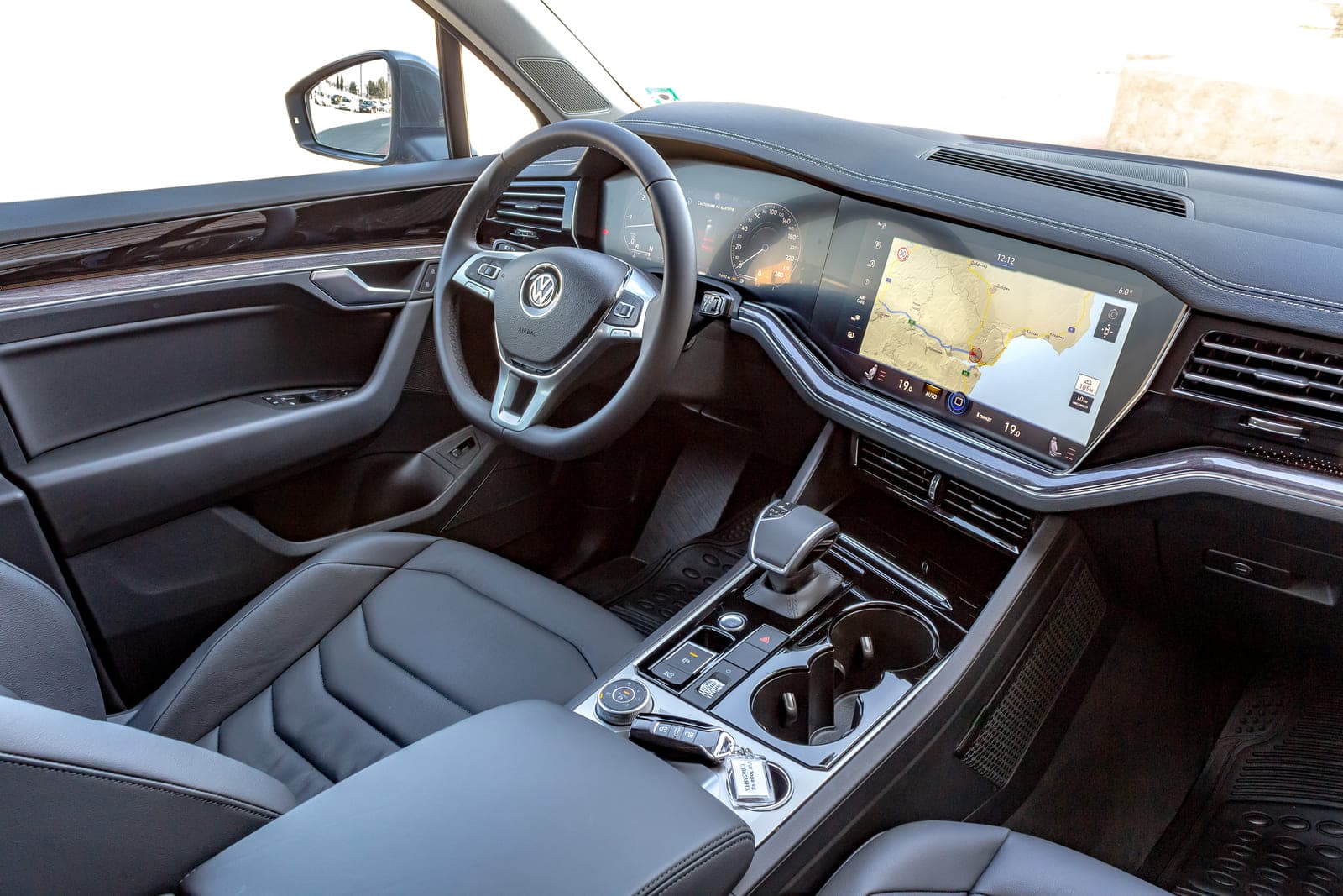 https://topmobility-prod-cms.s3.eu-central-1.amazonaws.com/vw_touareg_front_seats_20ef20fdc8.jpg