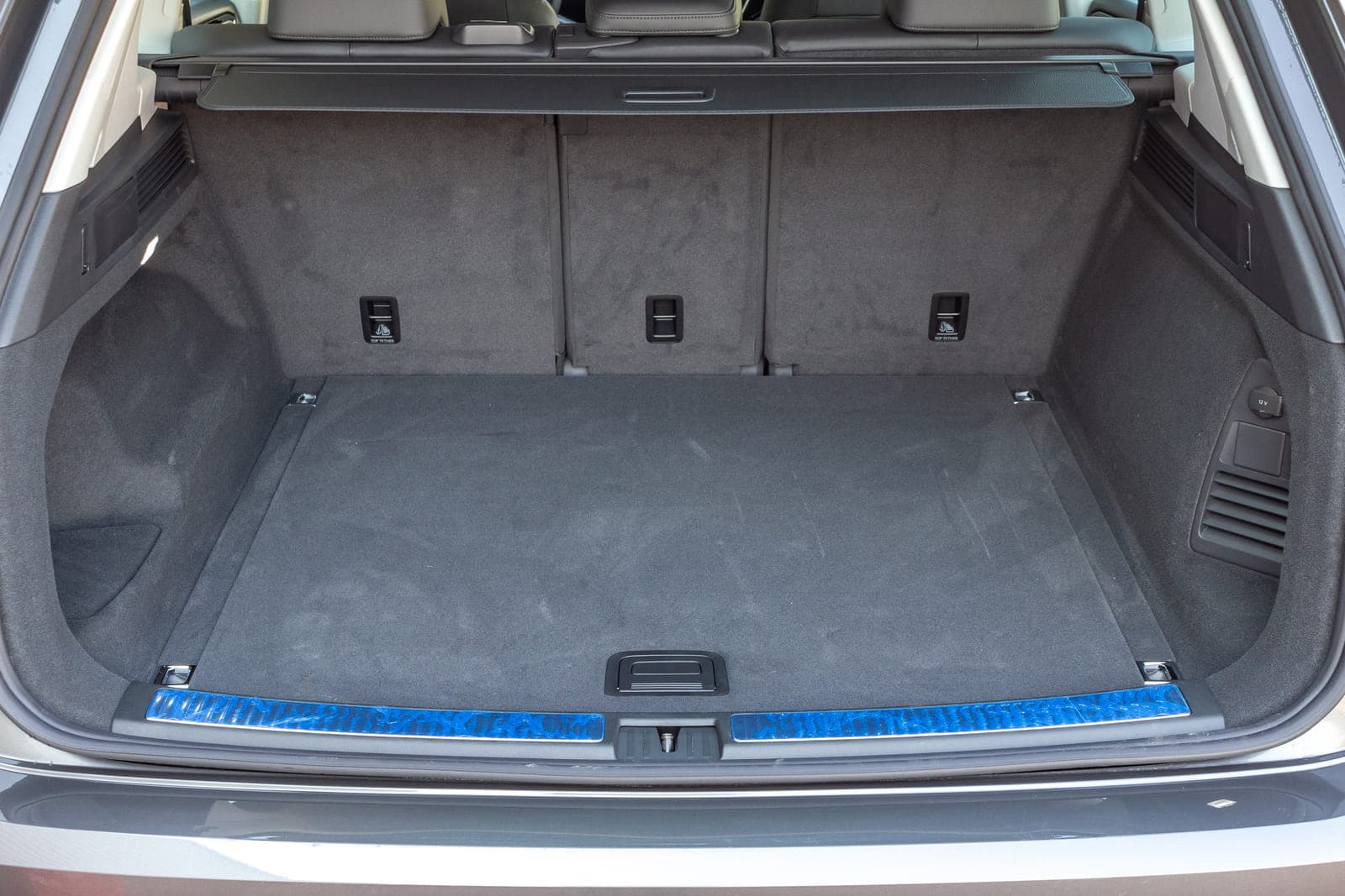 https://topmobility-prod-cms.s3.eu-central-1.amazonaws.com/vw_touareg_trunk_b648ef2464.jpg