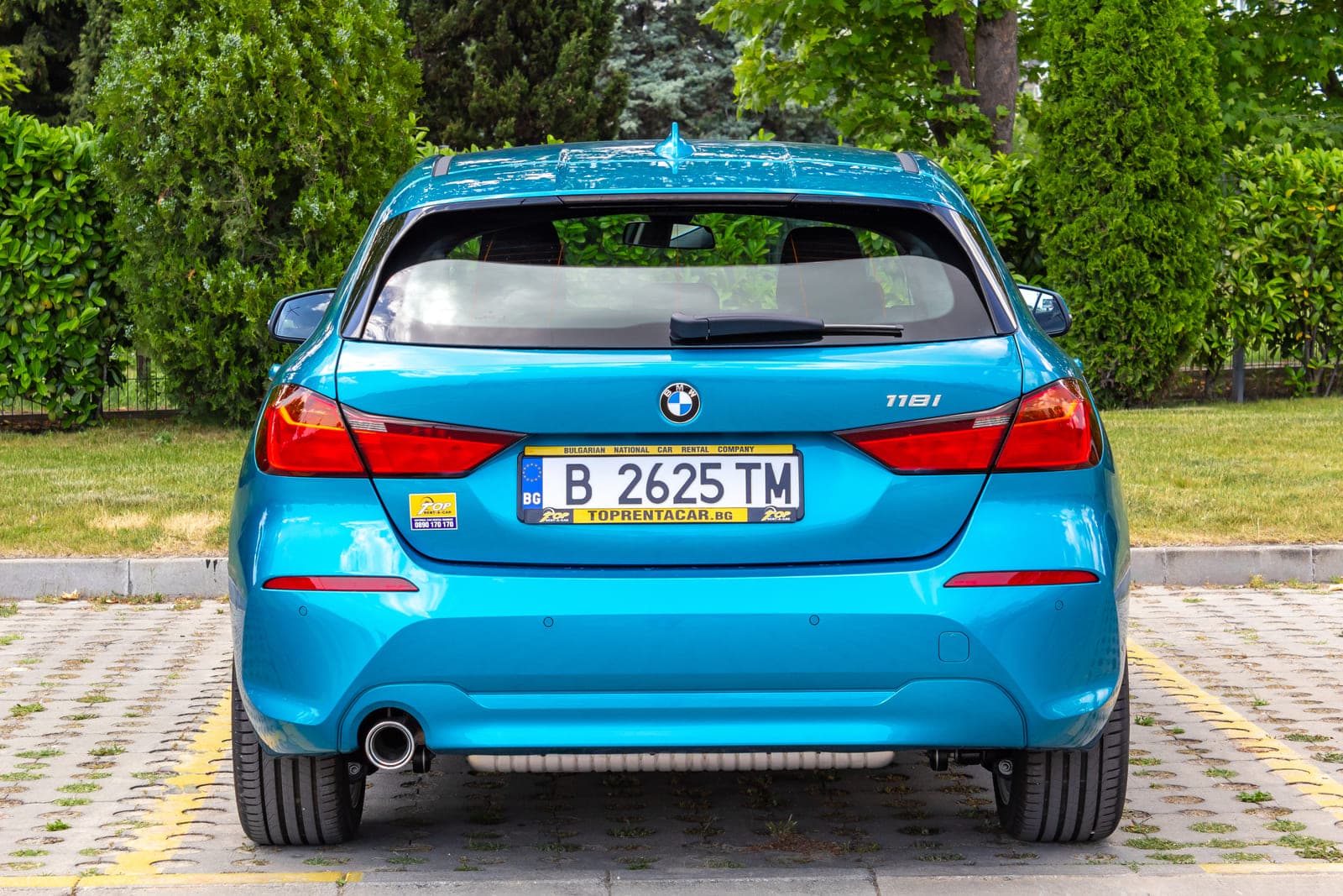 https://topmobility-prod-cms.s3.eu-central-1.amazonaws.com/bmw_118i_back_view_d3c176aa36.jpg