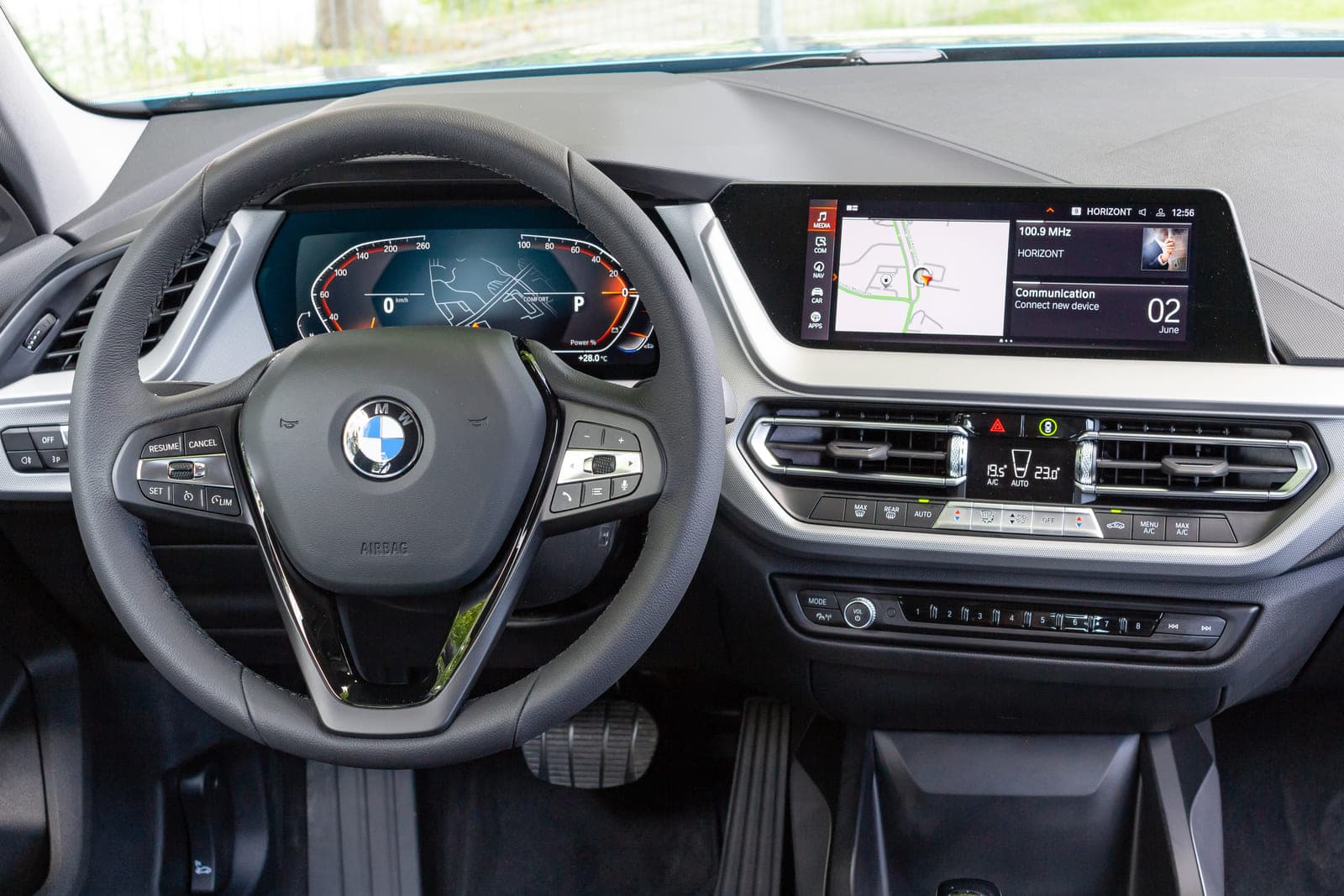 https://topmobility-prod-cms.s3.eu-central-1.amazonaws.com/bmw_118i_dashboard_114f5063ca.jpg