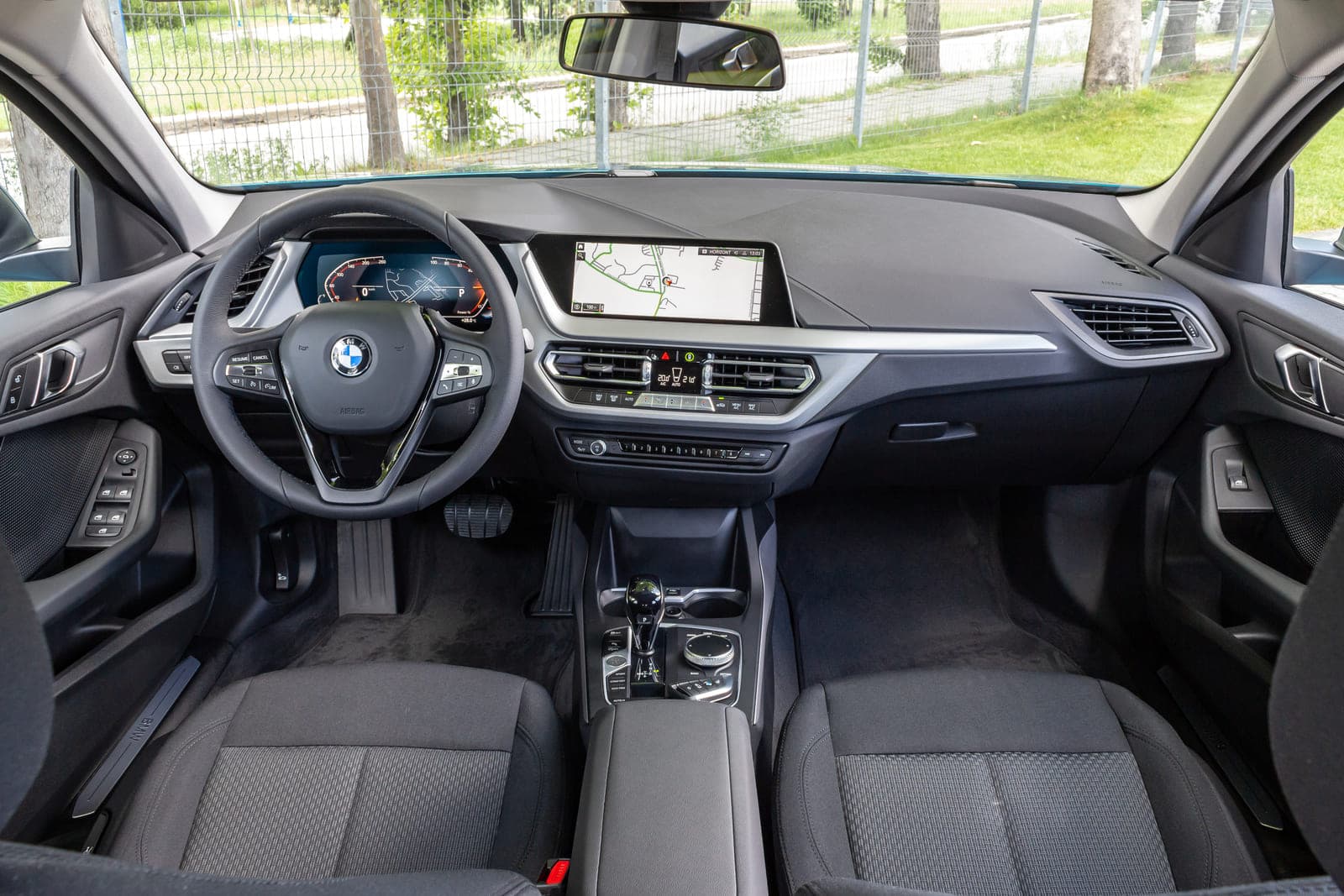 https://topmobility-prod-cms.s3.eu-central-1.amazonaws.com/bmw_118i_interior_559e62484d.jpg
