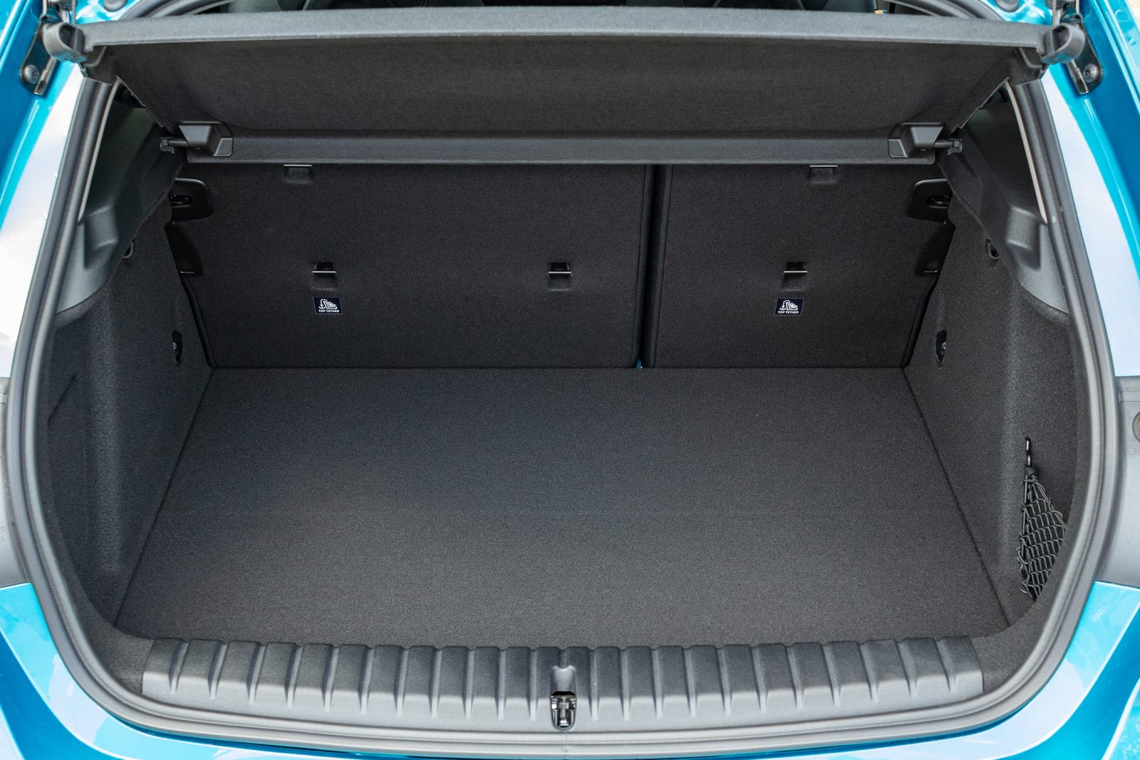 https://topmobility-prod-cms.s3.eu-central-1.amazonaws.com/bmw_118i_trunk_8af571d02a.jpg