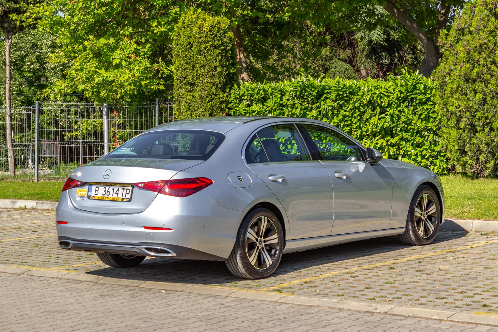 https://topmobility-prod-cms.s3.eu-central-1.amazonaws.com/car_rental_mercedes_c_class_9d4ef66b64.jpg
