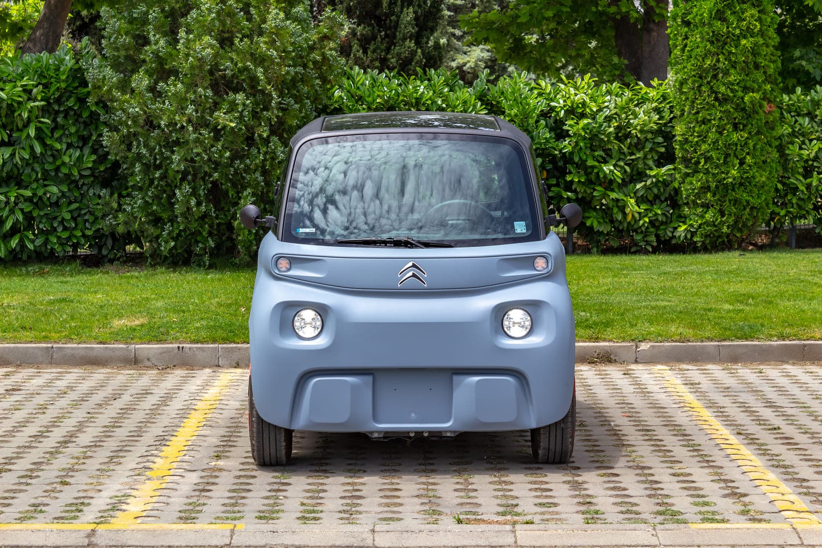 https://topmobility-prod-cms.s3.eu-central-1.amazonaws.com/citroen_ami_electric_front_view_b5d19e0f42.jpg