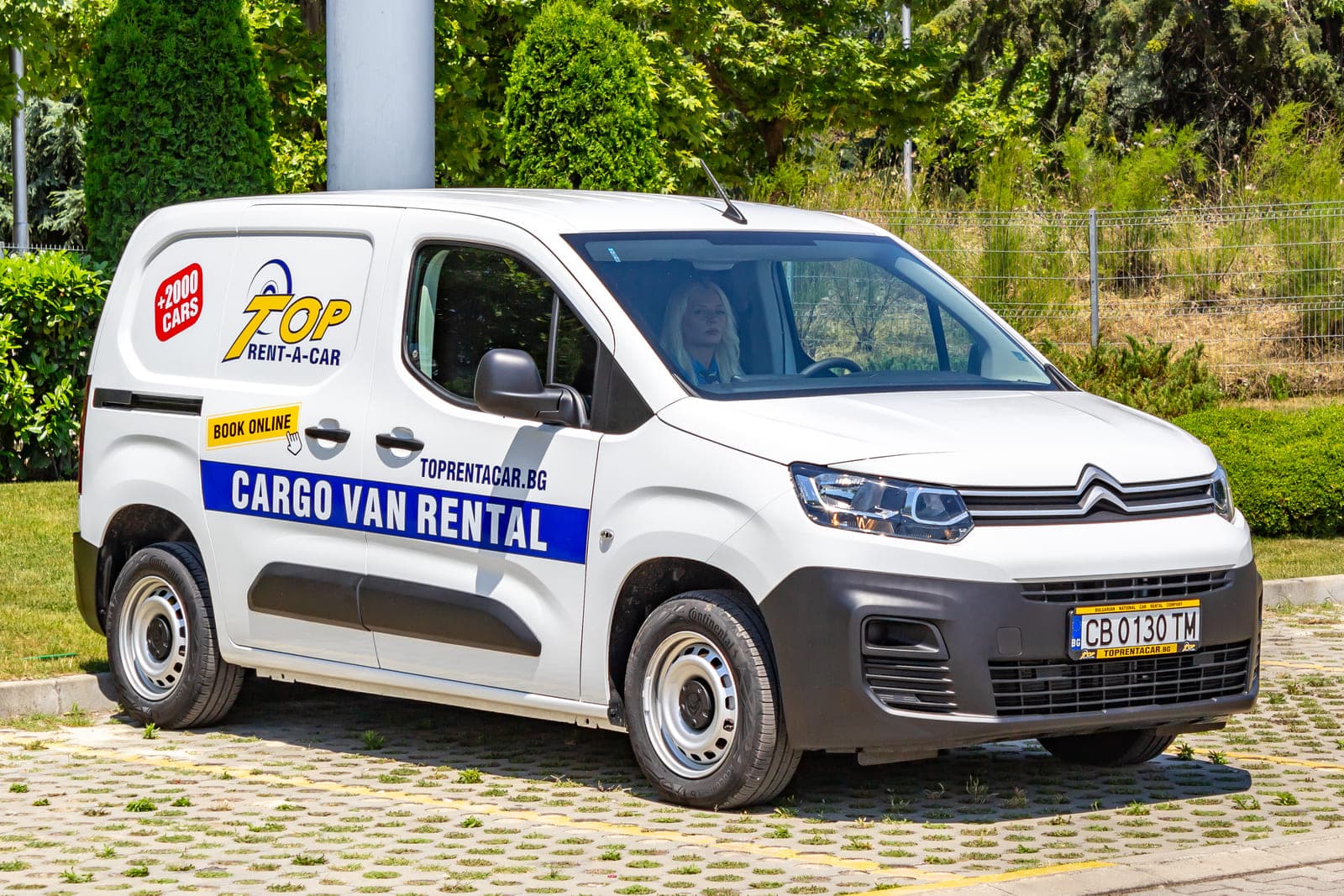 https://topmobility-prod-cms.s3.eu-central-1.amazonaws.com/citroen_berlingo_cargo_van_rental_ae8dd24a5c.jpg