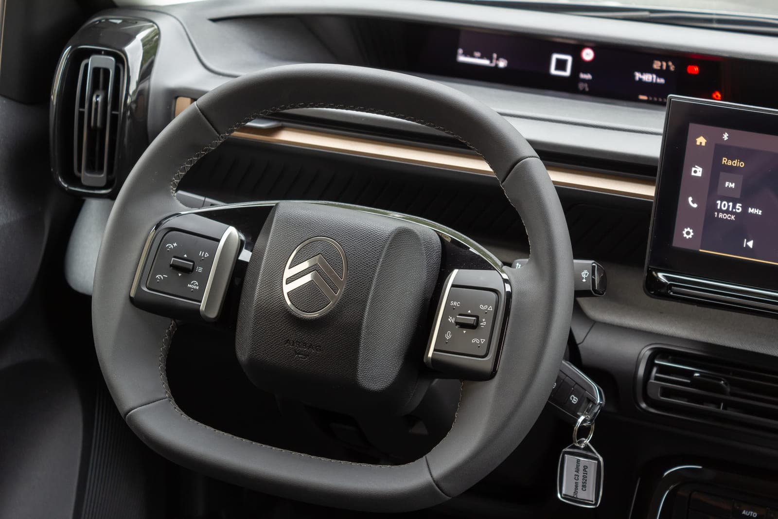 https://topmobility-prod-cms.s3.eu-central-1.amazonaws.com/citroen_c3_aircross_dashboard_72660b9c6a.jpg