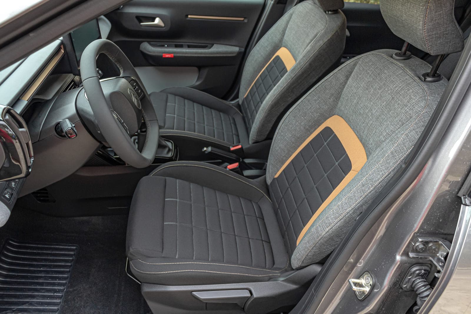 https://topmobility-prod-cms.s3.eu-central-1.amazonaws.com/citroen_c3_aircross_front_seats_530b8fdf93.jpg