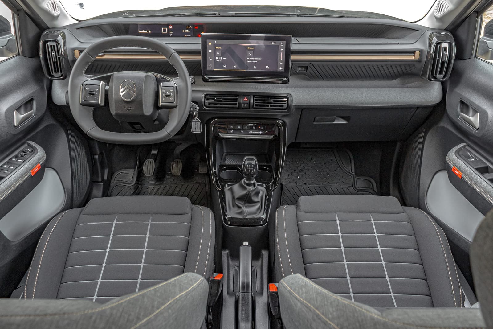 https://topmobility-prod-cms.s3.eu-central-1.amazonaws.com/citroen_c3_aircross_interior_df5a8ea133.jpg