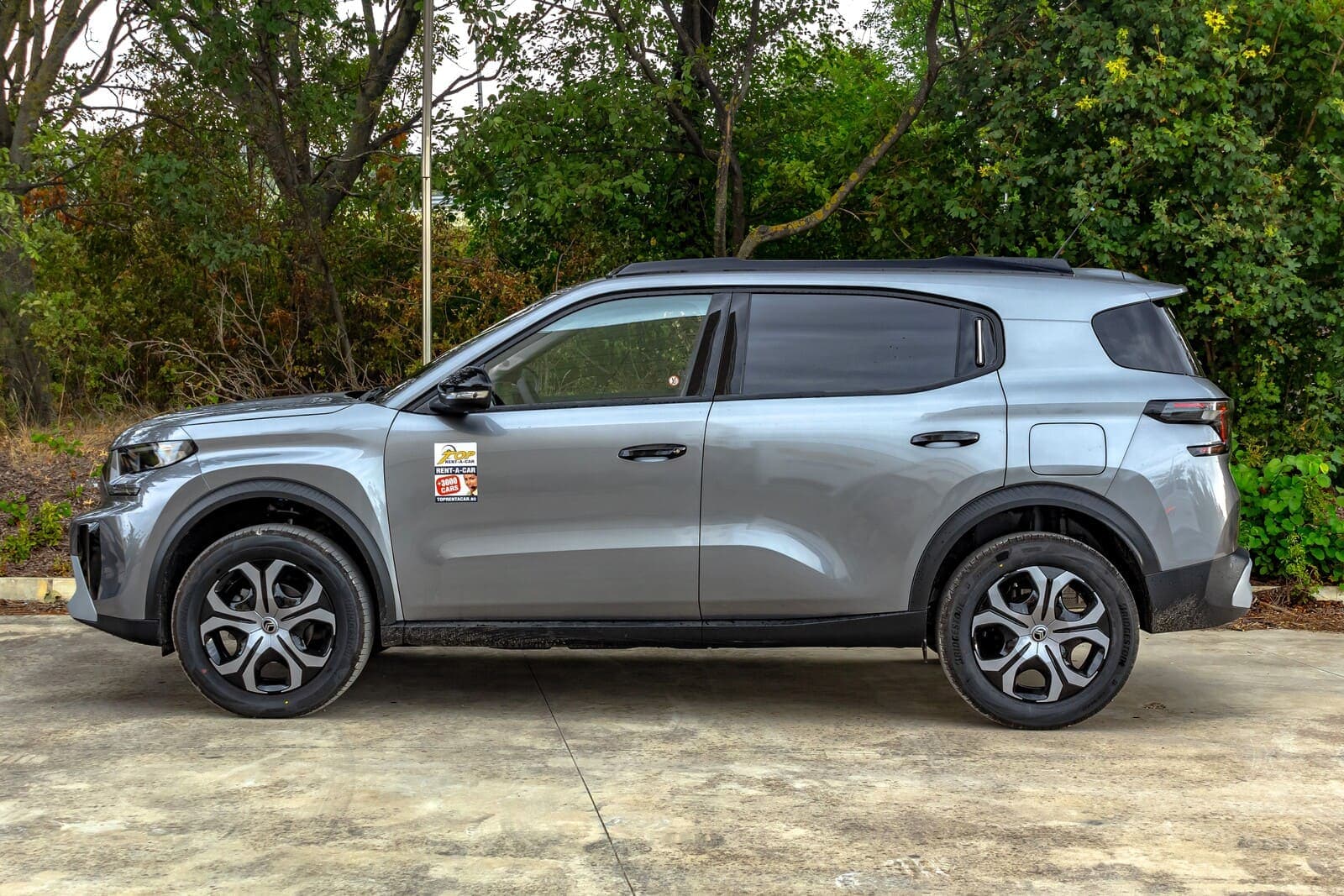 https://topmobility-prod-cms.s3.eu-central-1.amazonaws.com/citroen_c3_aircross_side_view_283060e6ef.jpg
