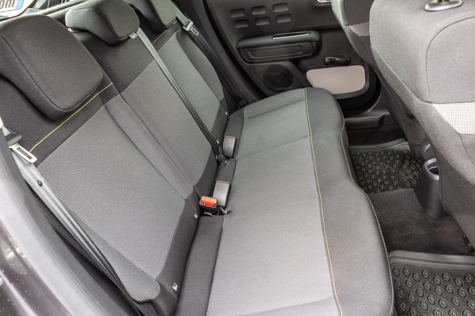 https://topmobility-prod-cms.s3.eu-central-1.amazonaws.com/citroen_c3_back_seats_1c2d4270f5.jpg
