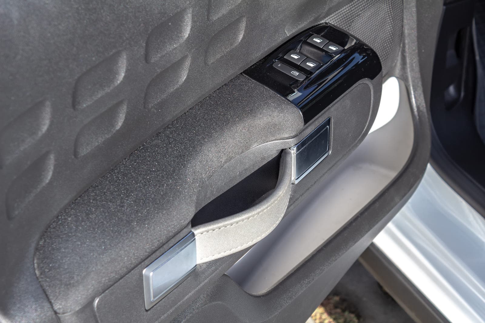 https://topmobility-prod-cms.s3.eu-central-1.amazonaws.com/citroen_c3_cargo_door_handle_590c5c27d0.jpg