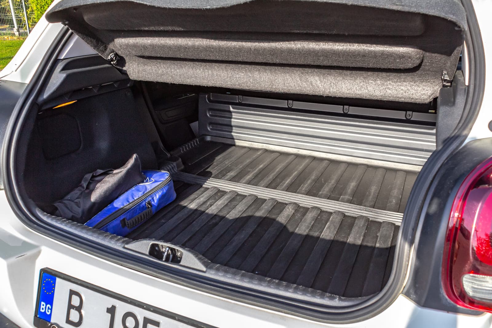 https://topmobility-prod-cms.s3.eu-central-1.amazonaws.com/citroenc3_cargo_trunk_549ca56633.jpg