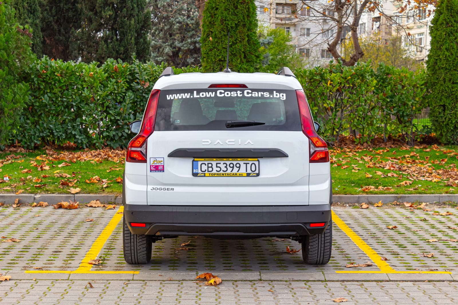 https://topmobility-prod-cms.s3.eu-central-1.amazonaws.com/dacia_jogger_2025_back_view_d9ce6a8bfd.jpg