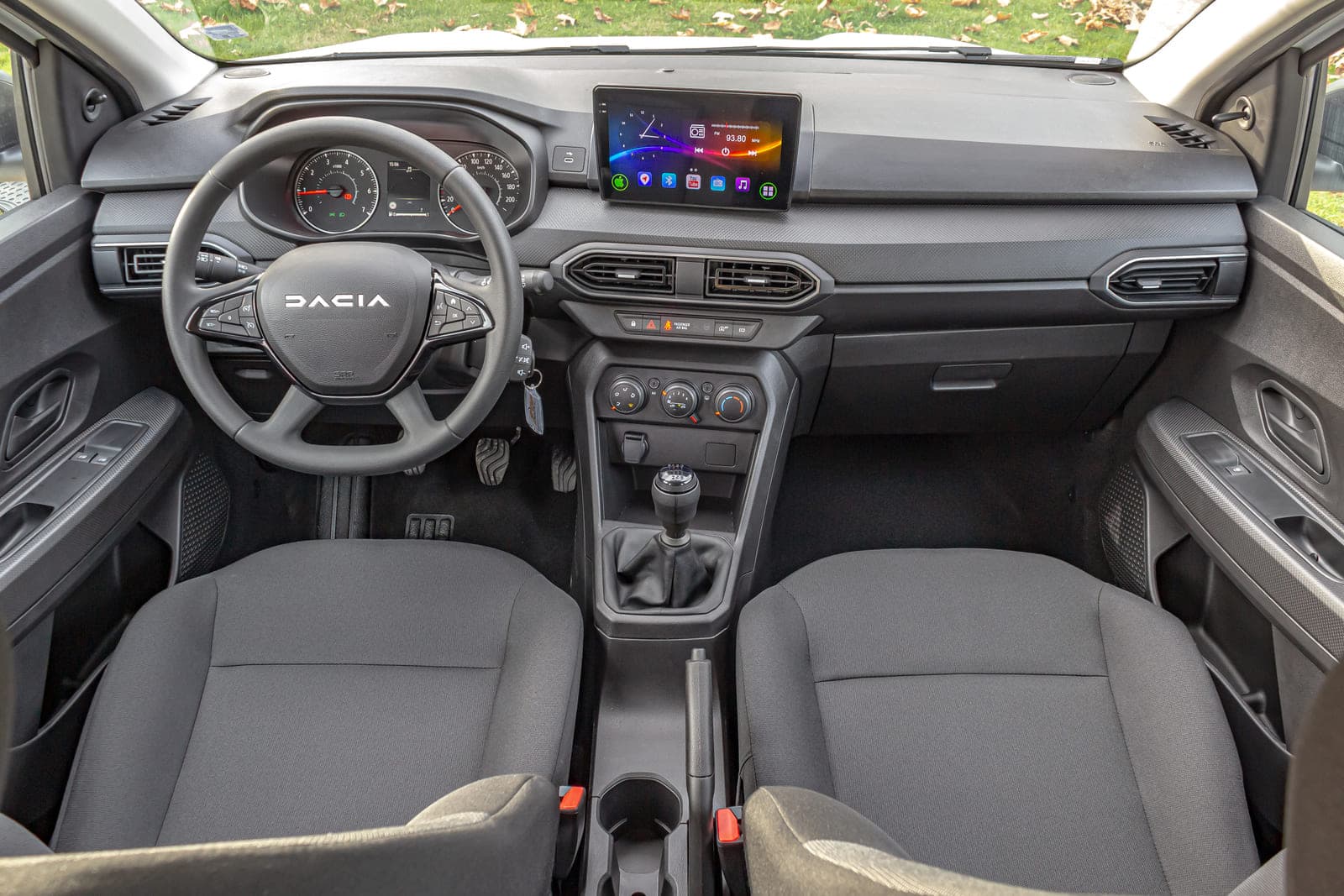 https://topmobility-prod-cms.s3.eu-central-1.amazonaws.com/dacia_jogger_2025_interior_44a26e54b5.jpg