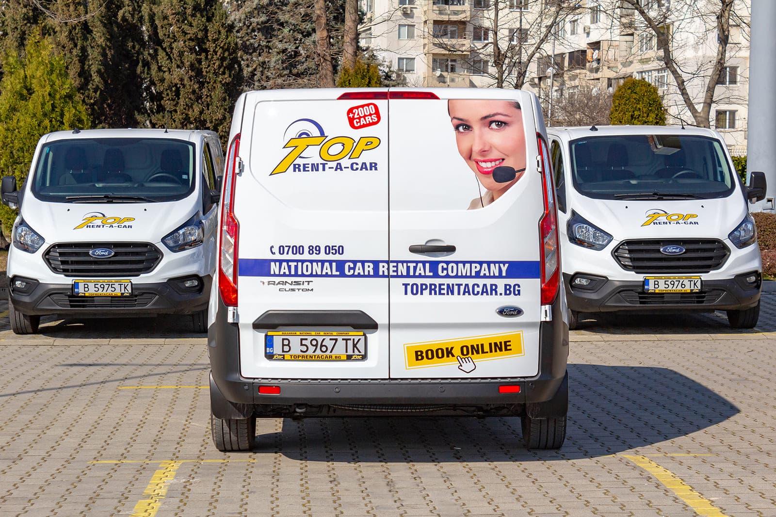 https://topmobility-prod-cms.s3.eu-central-1.amazonaws.com/ford_custom_cargo_back_view_e3f2325be1.jpg