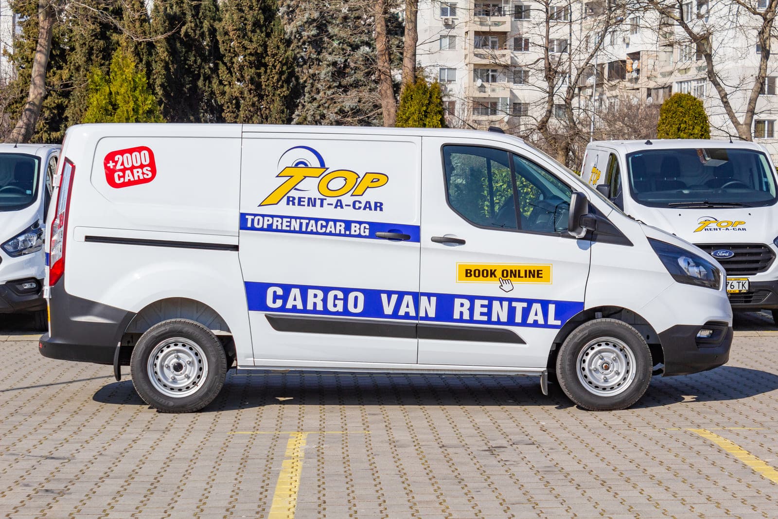 https://topmobility-prod-cms.s3.eu-central-1.amazonaws.com/ford_custom_cargo_side_view_a4401ec922.jpg