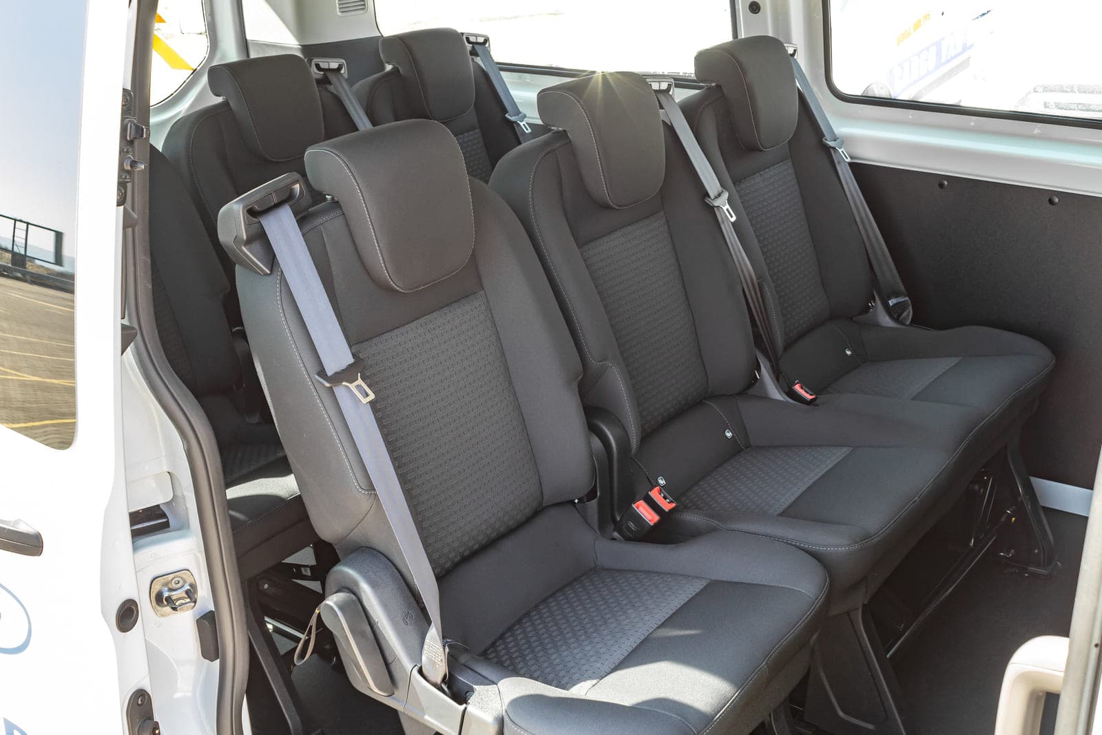 https://topmobility-prod-cms.s3.eu-central-1.amazonaws.com/ford_custom_passenger_back_seats_ff5397a53c.jpg
