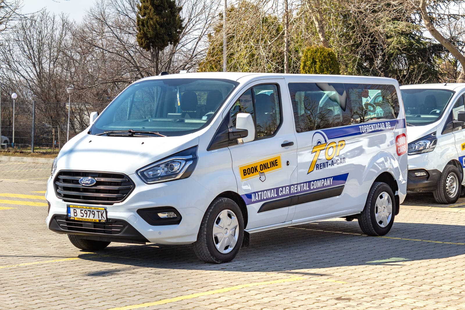 https://topmobility-prod-cms.s3.eu-central-1.amazonaws.com/ford_custom_passenger_for_rent_009d4579aa.jpg