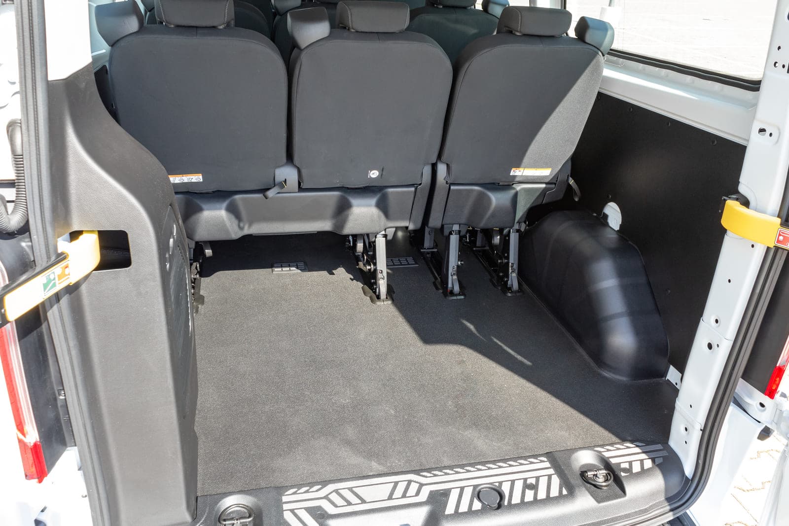 https://topmobility-prod-cms.s3.eu-central-1.amazonaws.com/ford_custom_passenger_trunk_bc70ff2dad.jpg