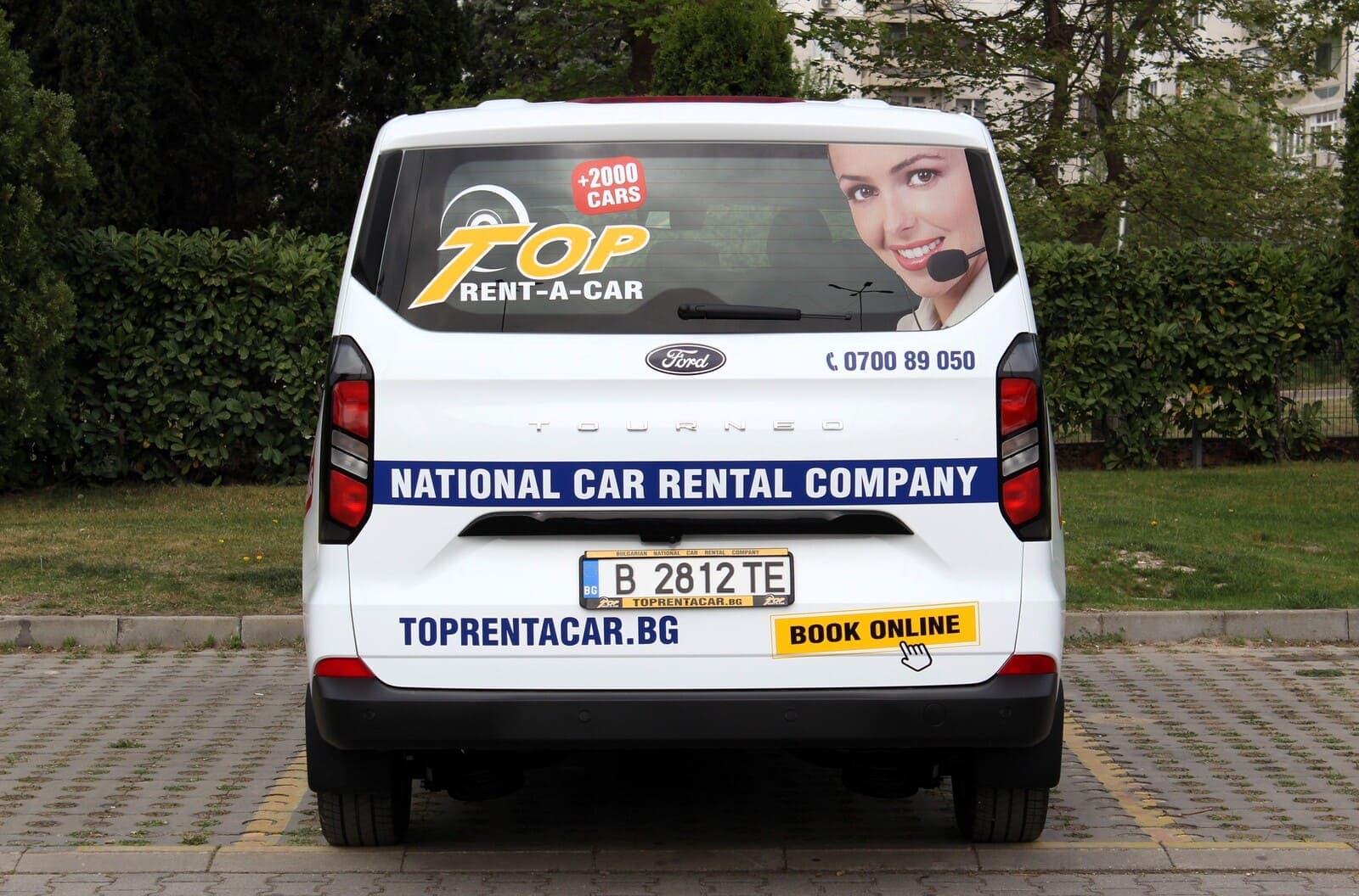 https://topmobility-prod-cms.s3.eu-central-1.amazonaws.com/ford_tourneo_custom_back_view_078d591dac.jpg