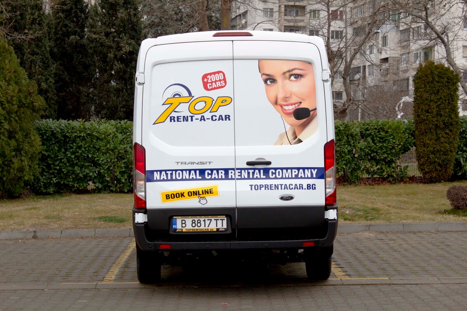 https://topmobility-prod-cms.s3.eu-central-1.amazonaws.com/ford_transit_back_view_9579ce7dfe.jpg