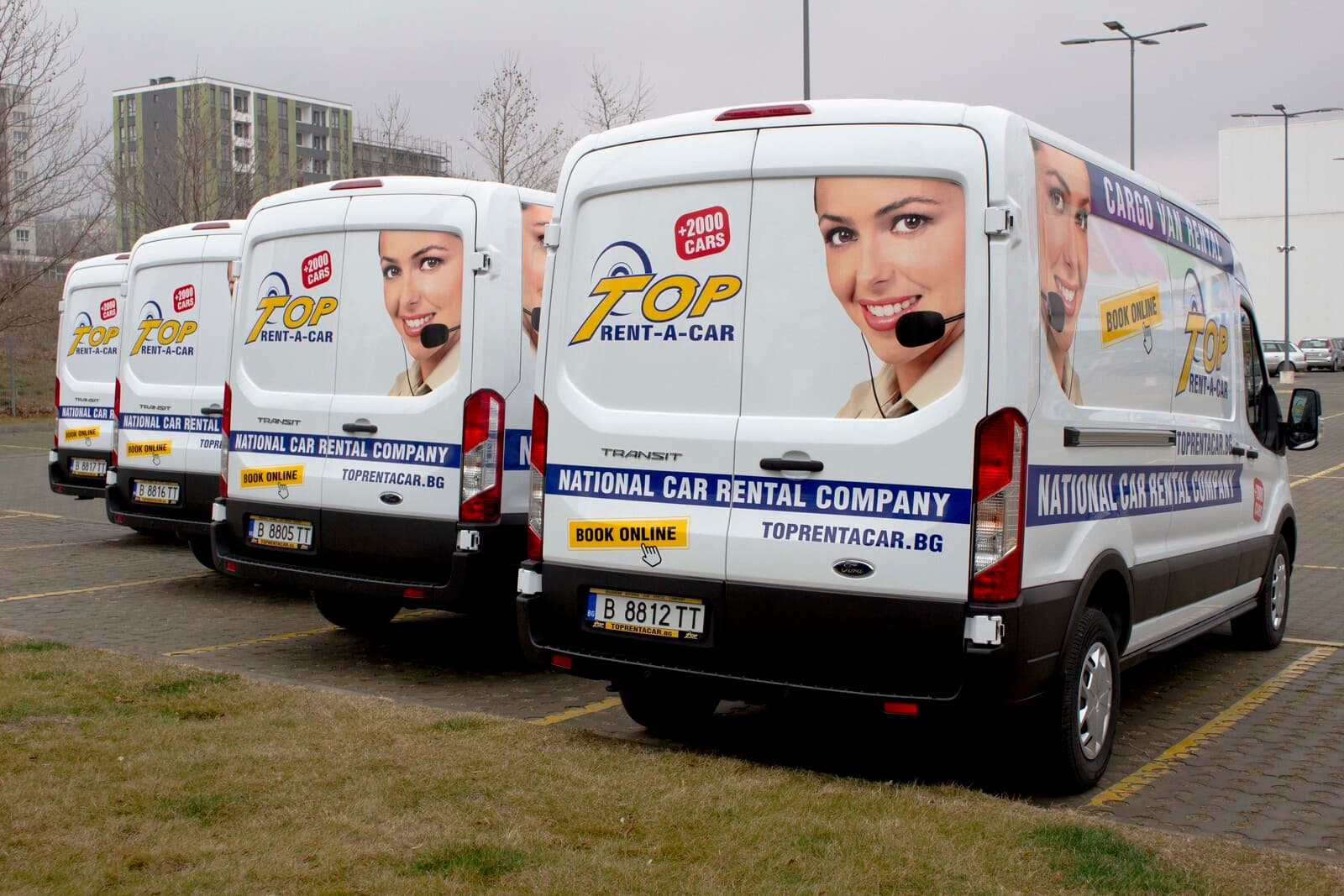 https://topmobility-prod-cms.s3.eu-central-1.amazonaws.com/ford_transit_back_view_for_rent_0262f72df8.jpg