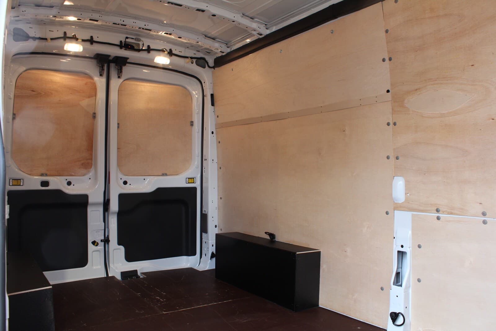 https://topmobility-prod-cms.s3.eu-central-1.amazonaws.com/ford_transit_cargo_space_c959c3527f.jpg