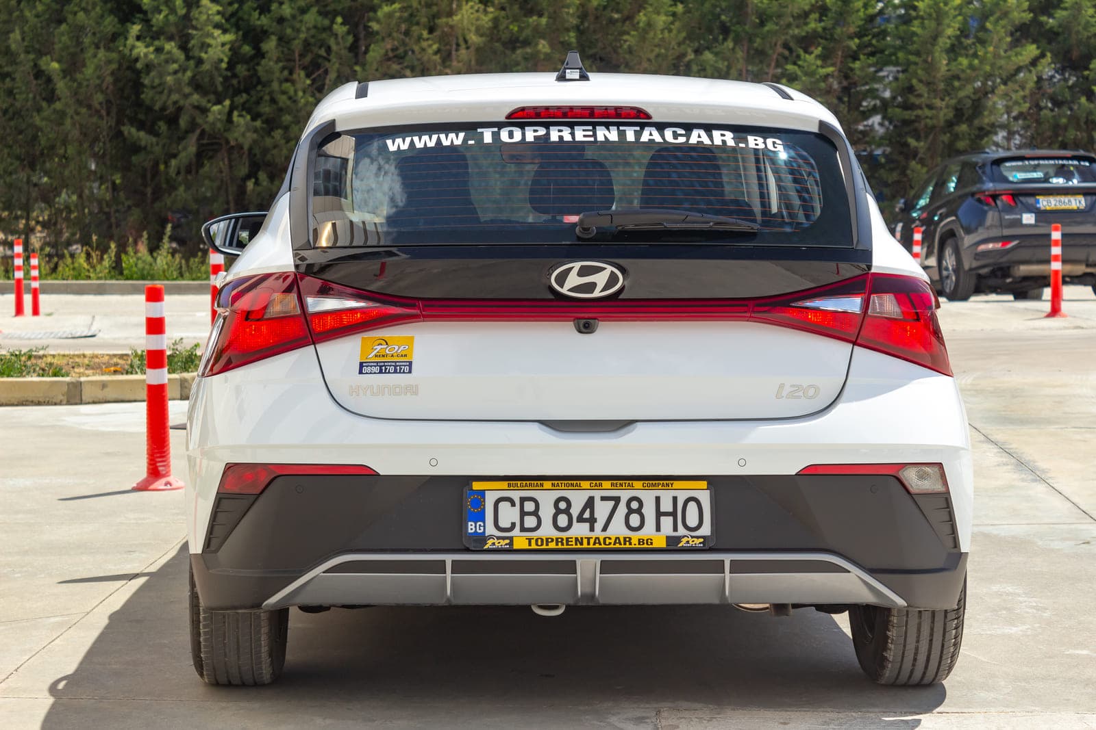 https://topmobility-prod-cms.s3.eu-central-1.amazonaws.com/hyundai_i20_2025_back_view_36b9b8aedf.jpg
