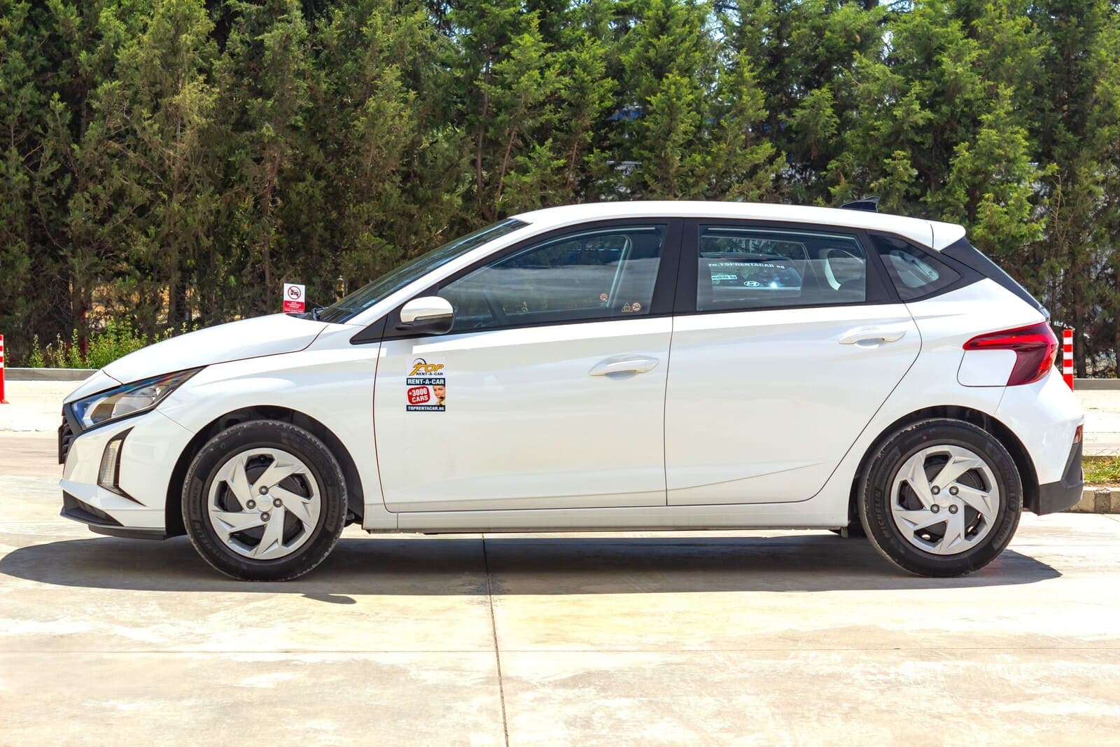 https://topmobility-prod-cms.s3.eu-central-1.amazonaws.com/hyundai_i20_2025_side_view_95817c5b98.jpg