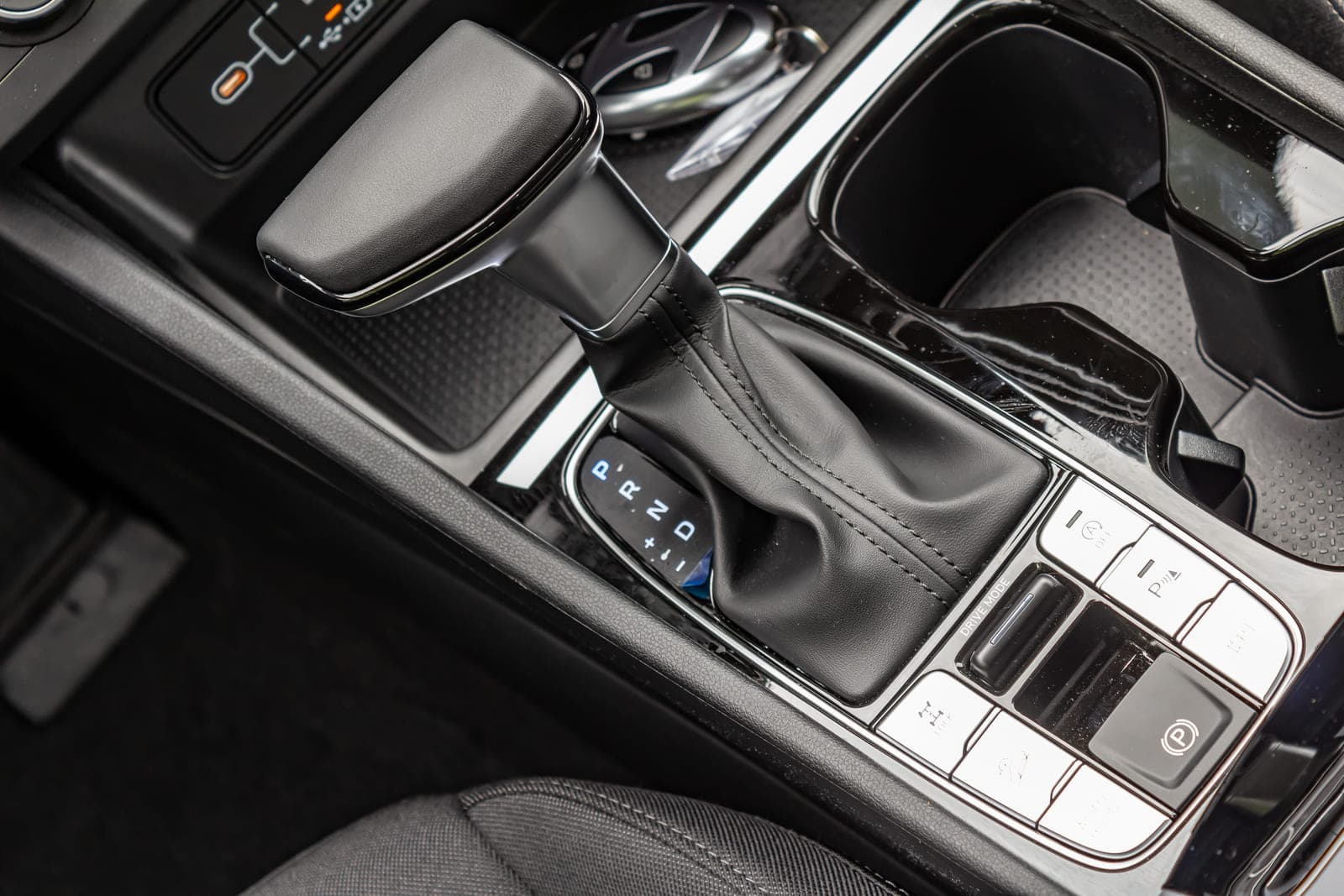 https://topmobility-prod-cms.s3.eu-central-1.amazonaws.com/hyundai_tucson_2025_automatic_gearbox_f93de2d196.jpg