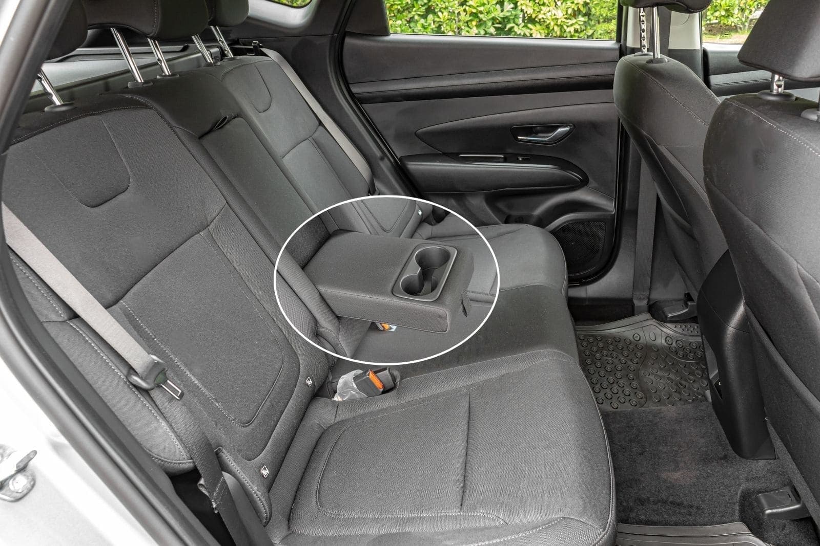 https://topmobility-prod-cms.s3.eu-central-1.amazonaws.com/hyundai_tucson_2025_back_seats_64cd48aea4.jpg