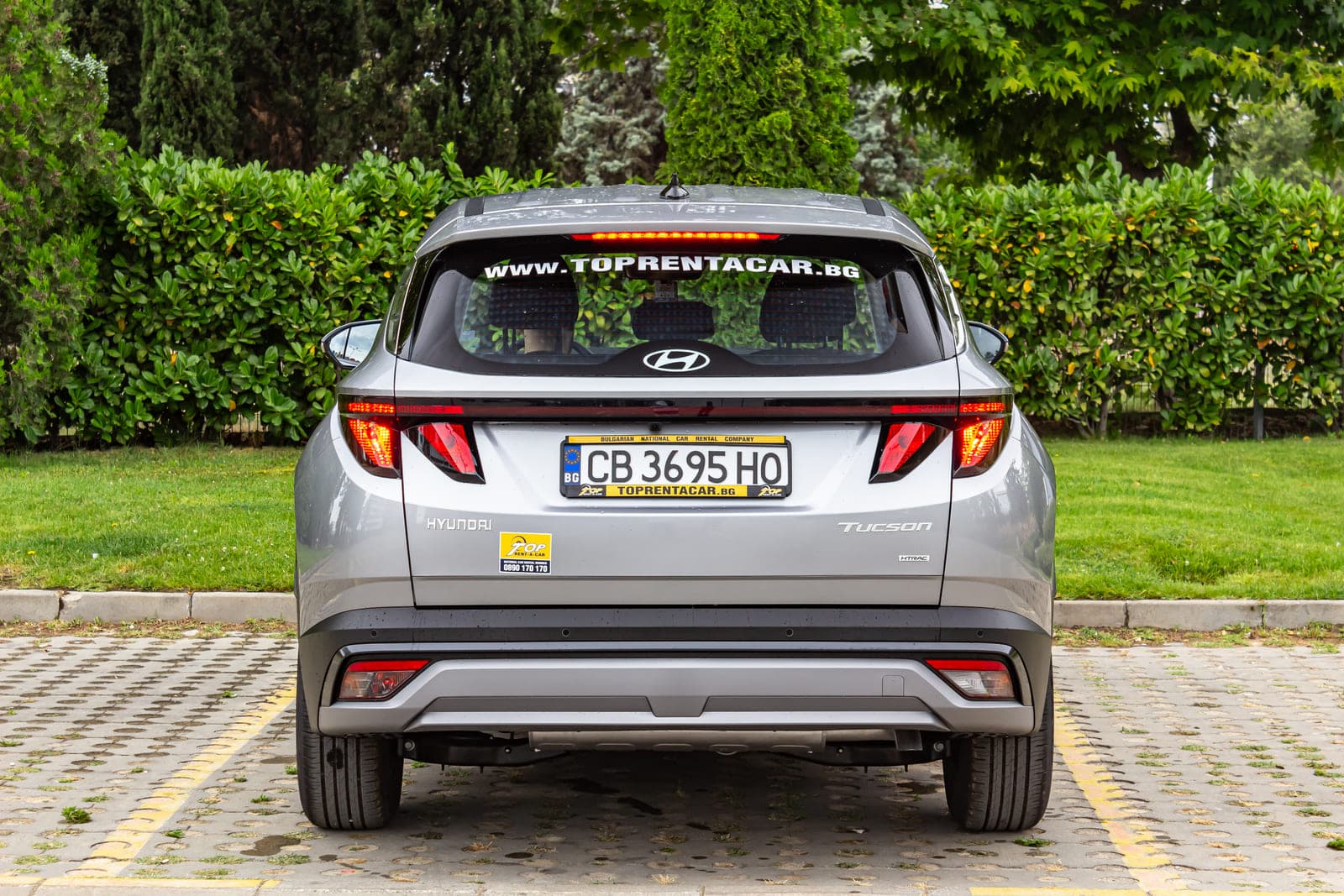 https://topmobility-prod-cms.s3.eu-central-1.amazonaws.com/hyundai_tucson_2025_back_view_a465b9b6ab.jpg
