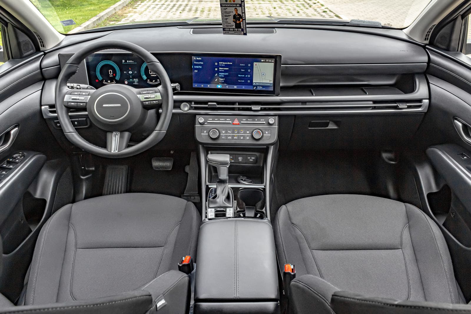 https://topmobility-prod-cms.s3.eu-central-1.amazonaws.com/hyundai_tucson_2025_interior_44af0a61a5.jpg