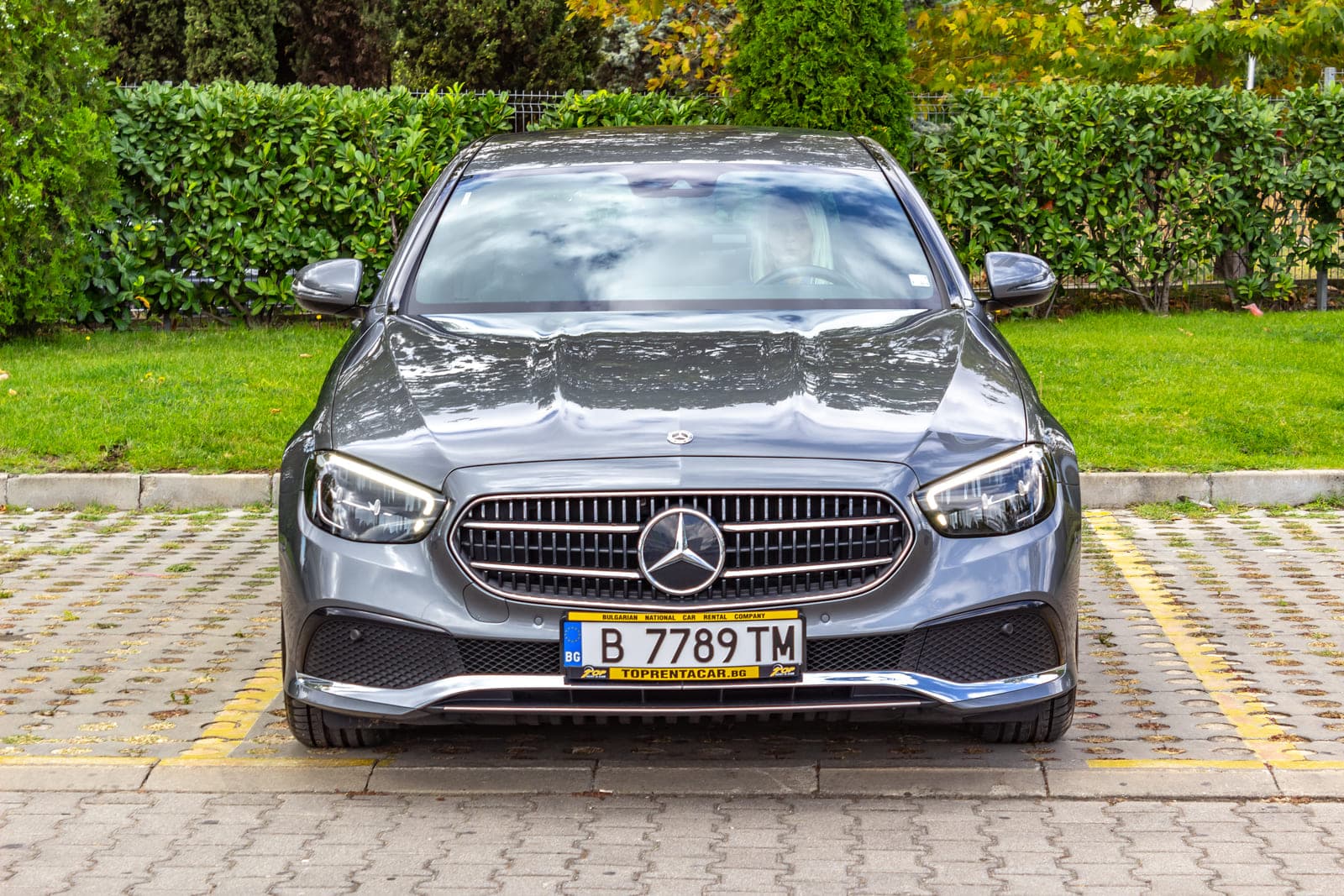 https://topmobility-prod-cms.s3.eu-central-1.amazonaws.com/mercedes_benz_e_class_2021_front_view_25b1eea55b.jpg