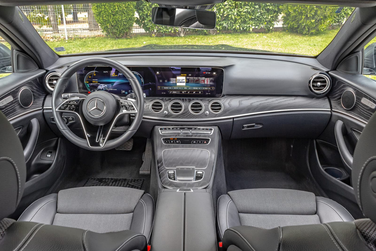 https://topmobility-prod-cms.s3.eu-central-1.amazonaws.com/mercedes_benz_e_class_2021_interior_eaab81b140.jpg