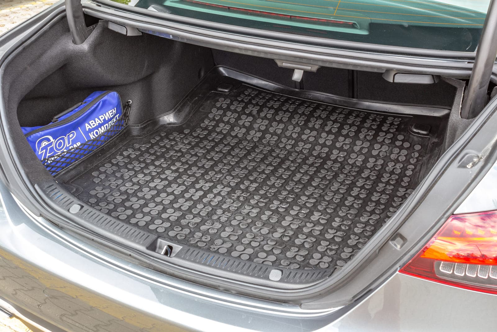https://topmobility-prod-cms.s3.eu-central-1.amazonaws.com/mercedes_benz_e_class_2021_trunk_afc3e37c60.jpg
