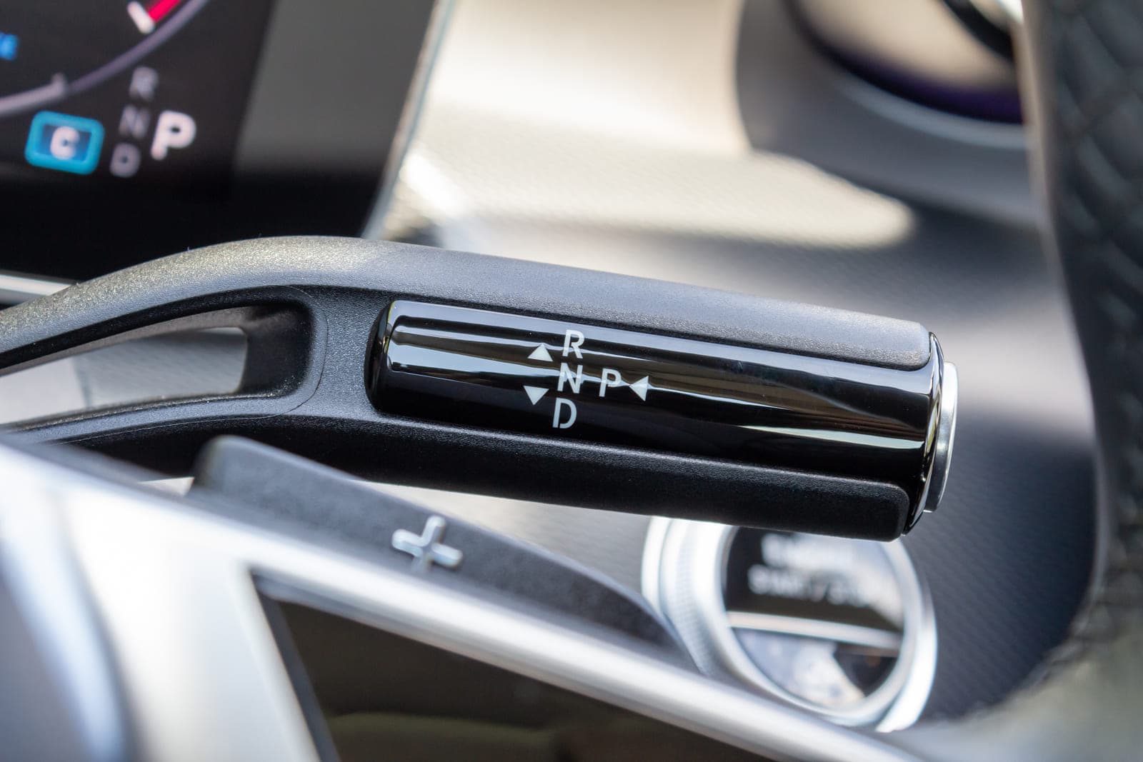 https://topmobility-prod-cms.s3.eu-central-1.amazonaws.com/mercedes_c_class_automatic_gear_lever_8f742ed59d.jpg