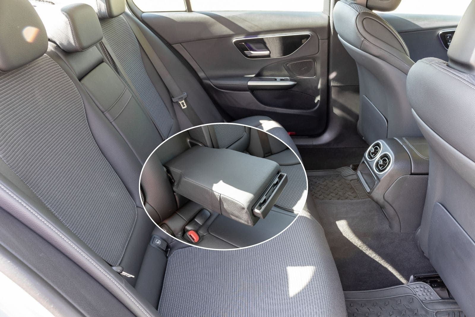 https://topmobility-prod-cms.s3.eu-central-1.amazonaws.com/mercedes_c_class_back_seats_e6052af05c.jpg