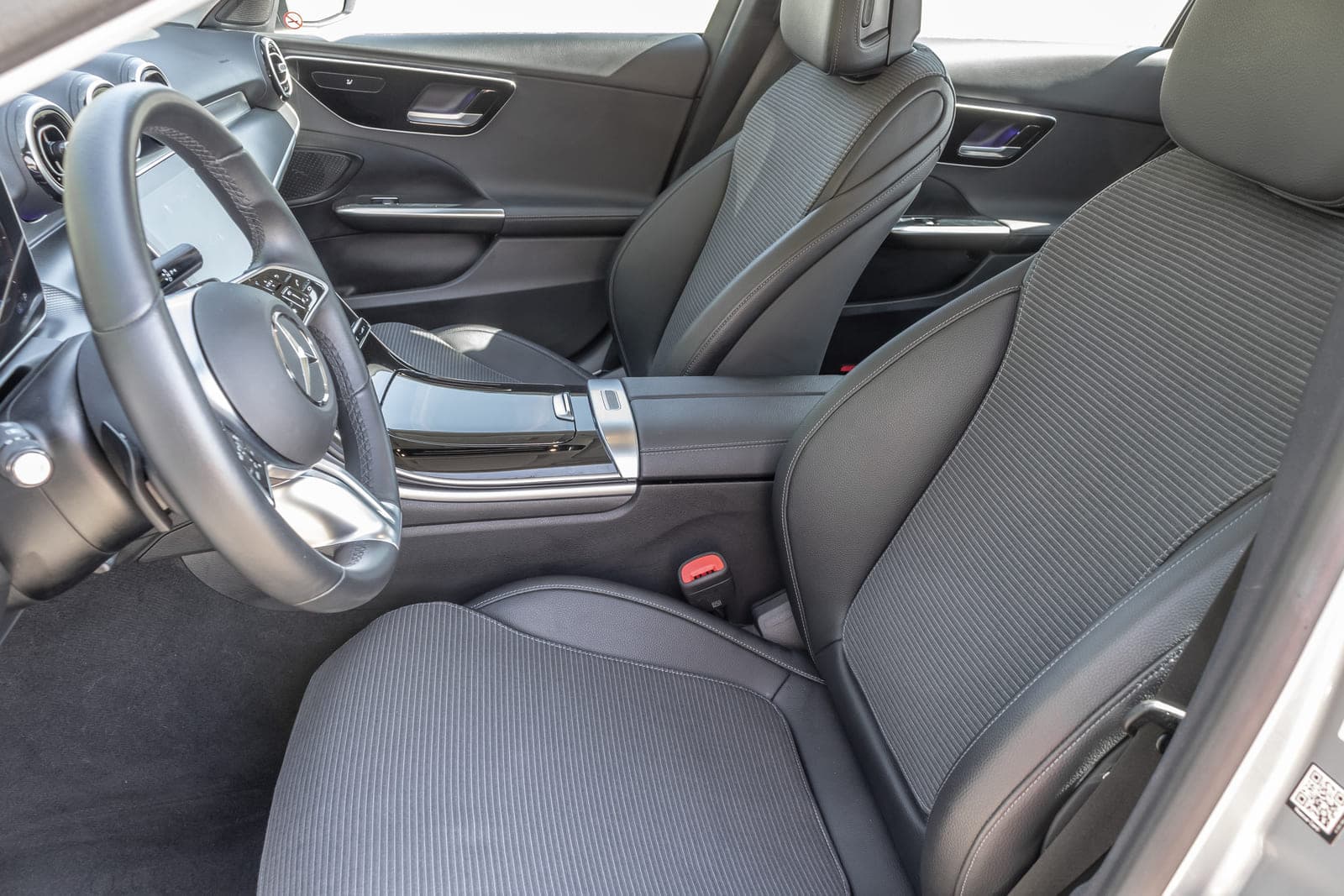 https://topmobility-prod-cms.s3.eu-central-1.amazonaws.com/mercedes_c_class_front_seats_03579be418.jpg