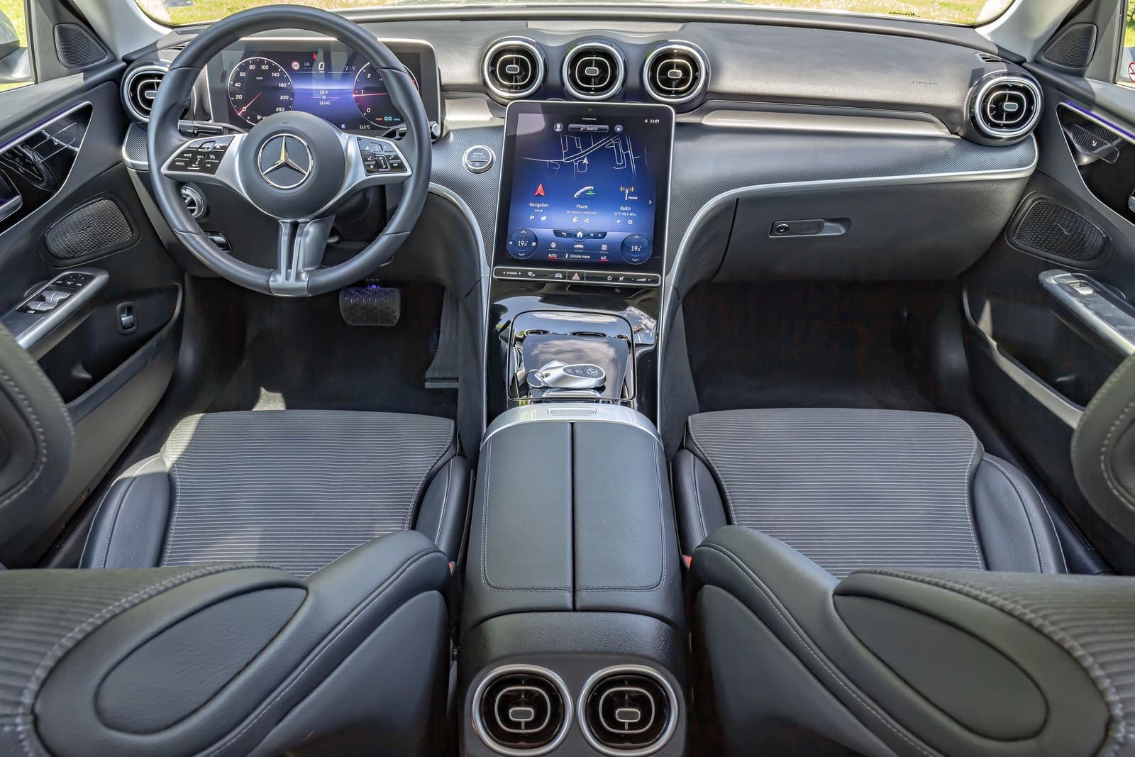 https://topmobility-prod-cms.s3.eu-central-1.amazonaws.com/mercedes_c_class_interior_ac7fb8260f.jpg