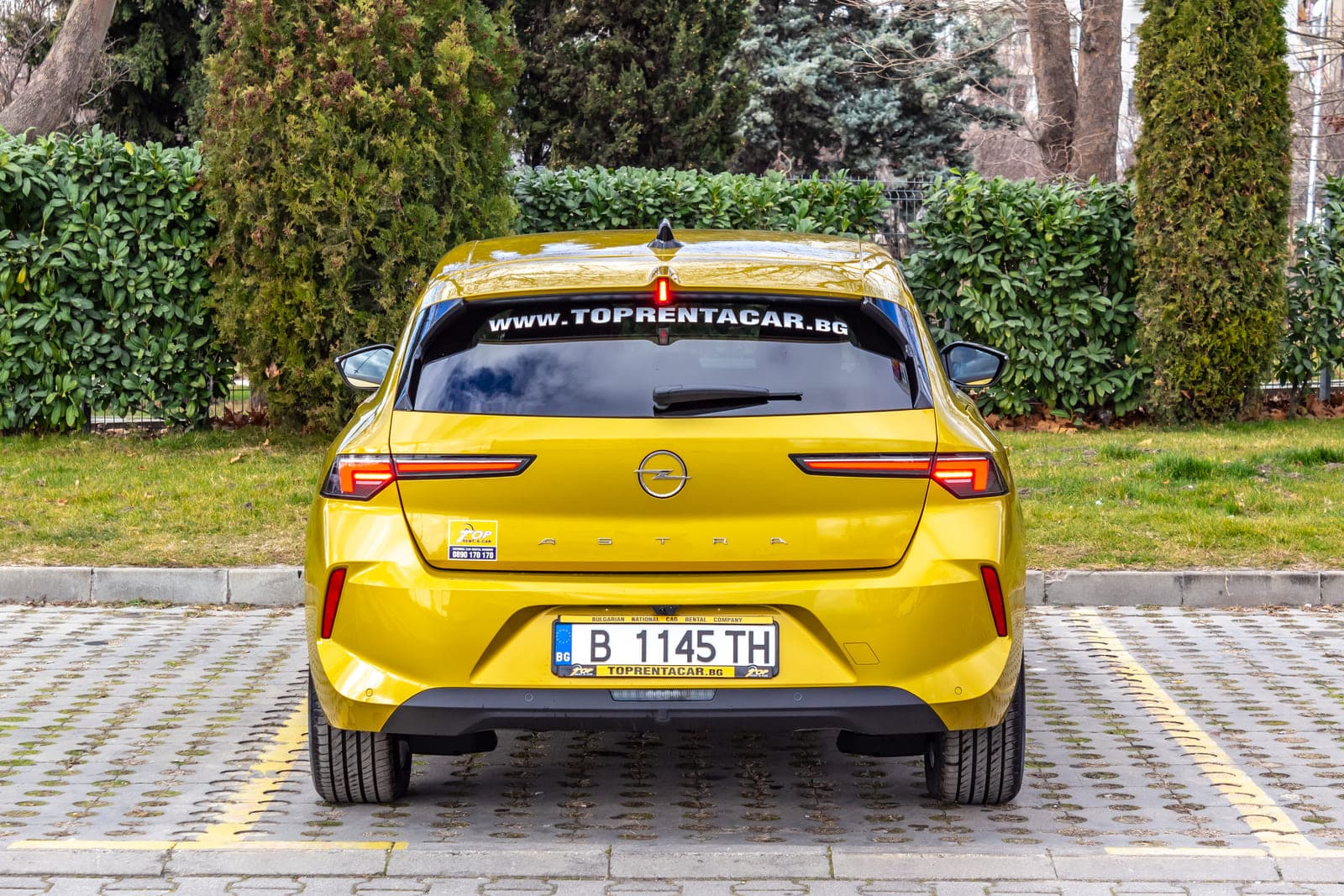 https://topmobility-prod-cms.s3.eu-central-1.amazonaws.com/opel_astra_back_view_94d1d1b8af.jpg