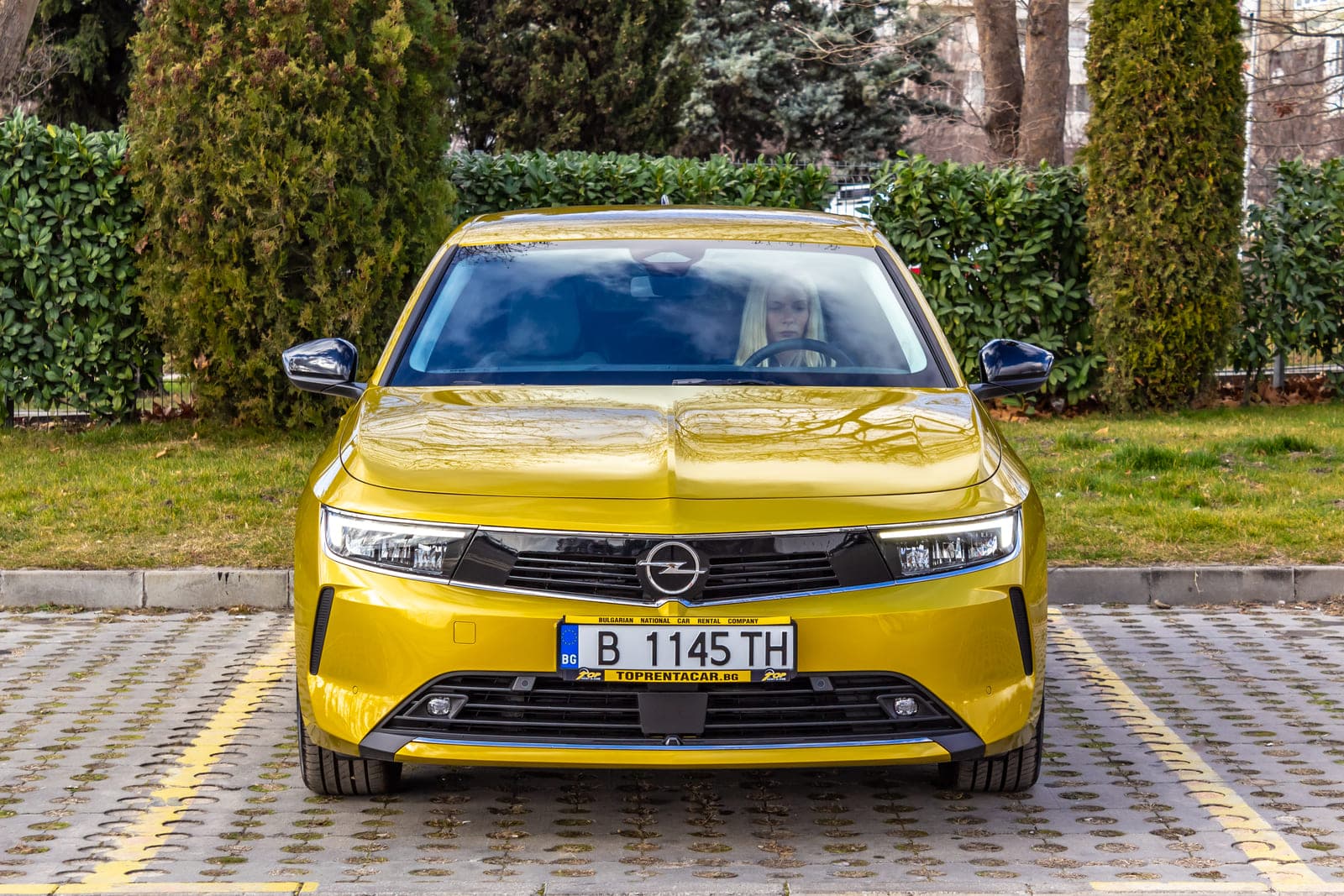 https://topmobility-prod-cms.s3.eu-central-1.amazonaws.com/opel_astra_front_view_ade8949865.jpg